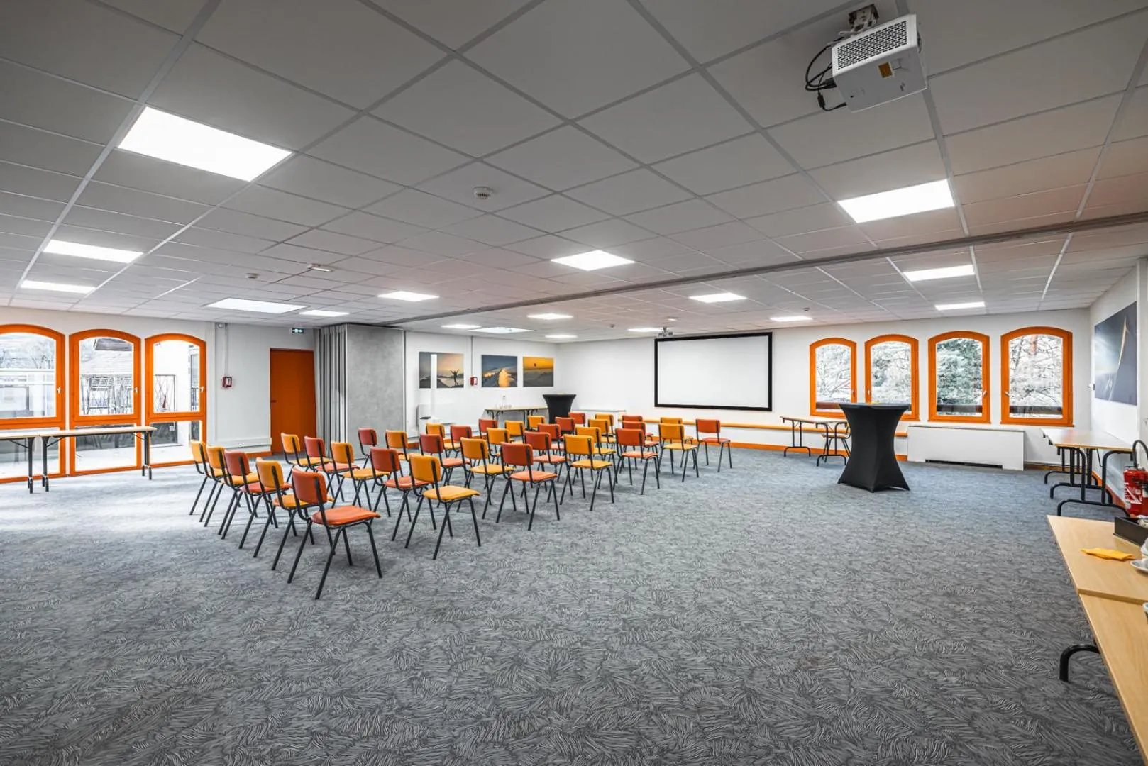 Meeting/conference room in Hotel Base Camp Lodge - Albertville