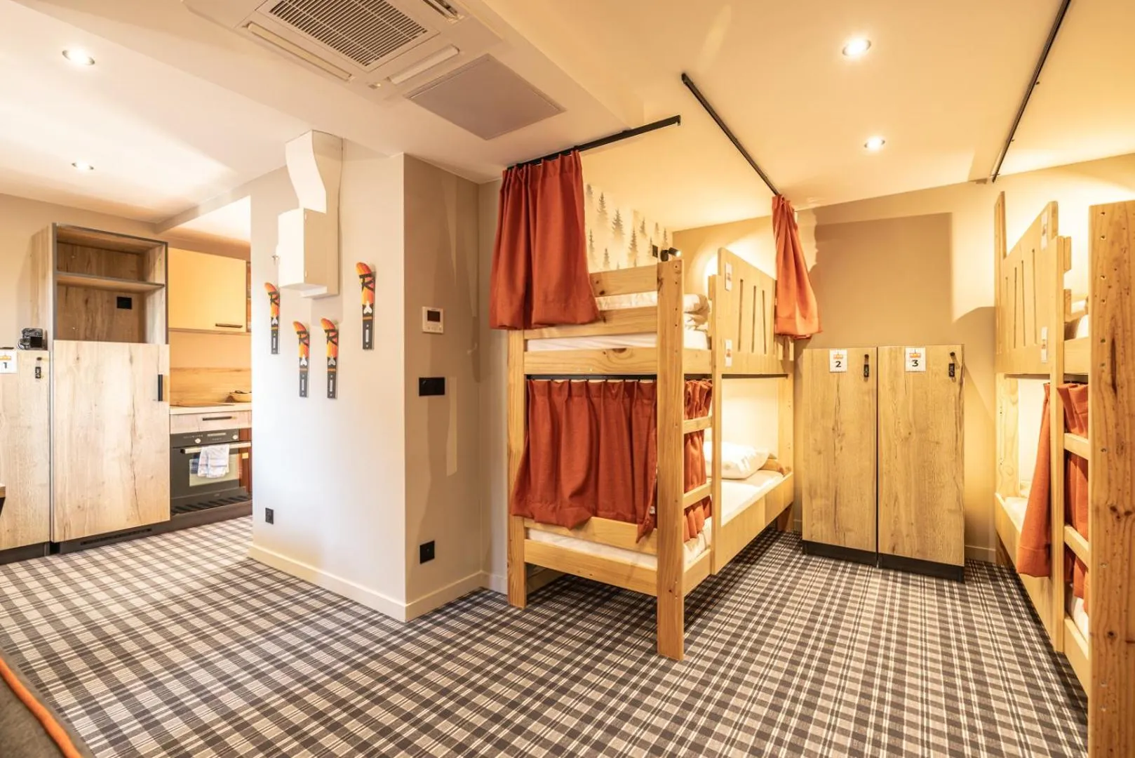 bunk bed, Bed in Hotel Base Camp Lodge - Albertville