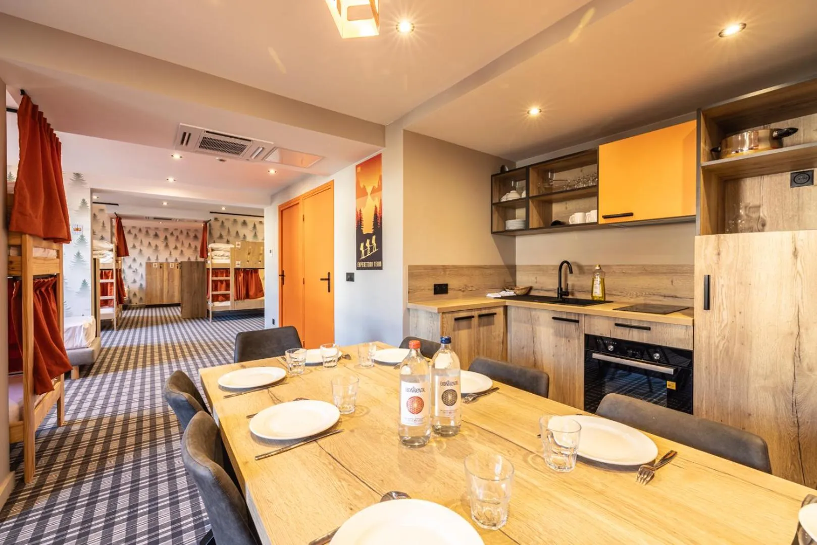 Dining area in Hotel Base Camp Lodge - Albertville