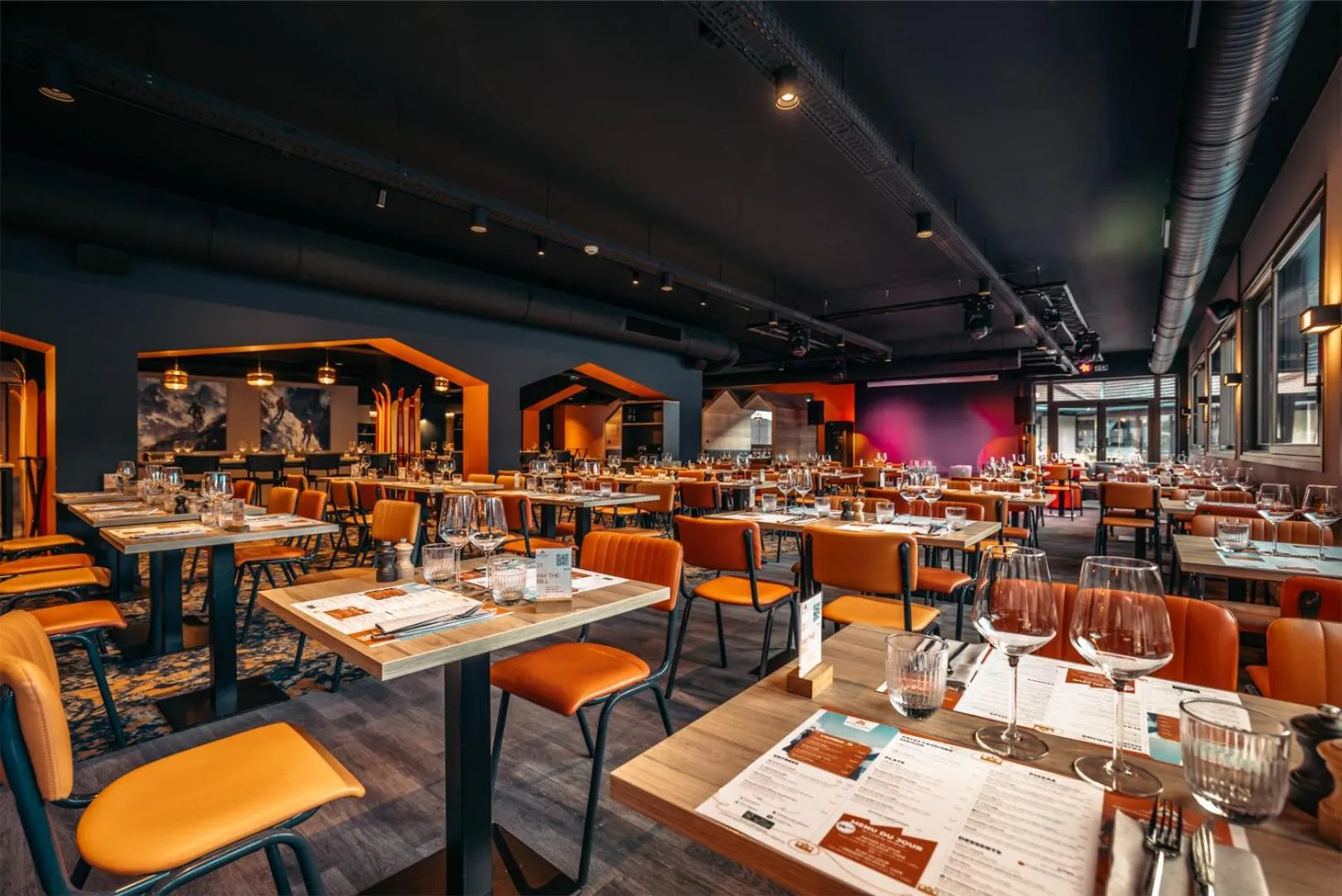 Restaurant/places to eat in Hotel Base Camp Lodge - Albertville