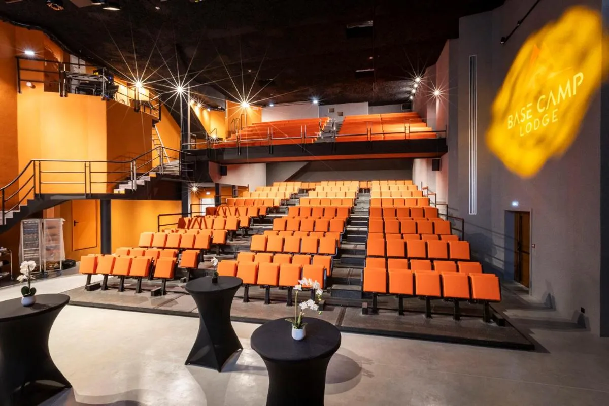 Meeting/conference room in Hotel Base Camp Lodge - Albertville
