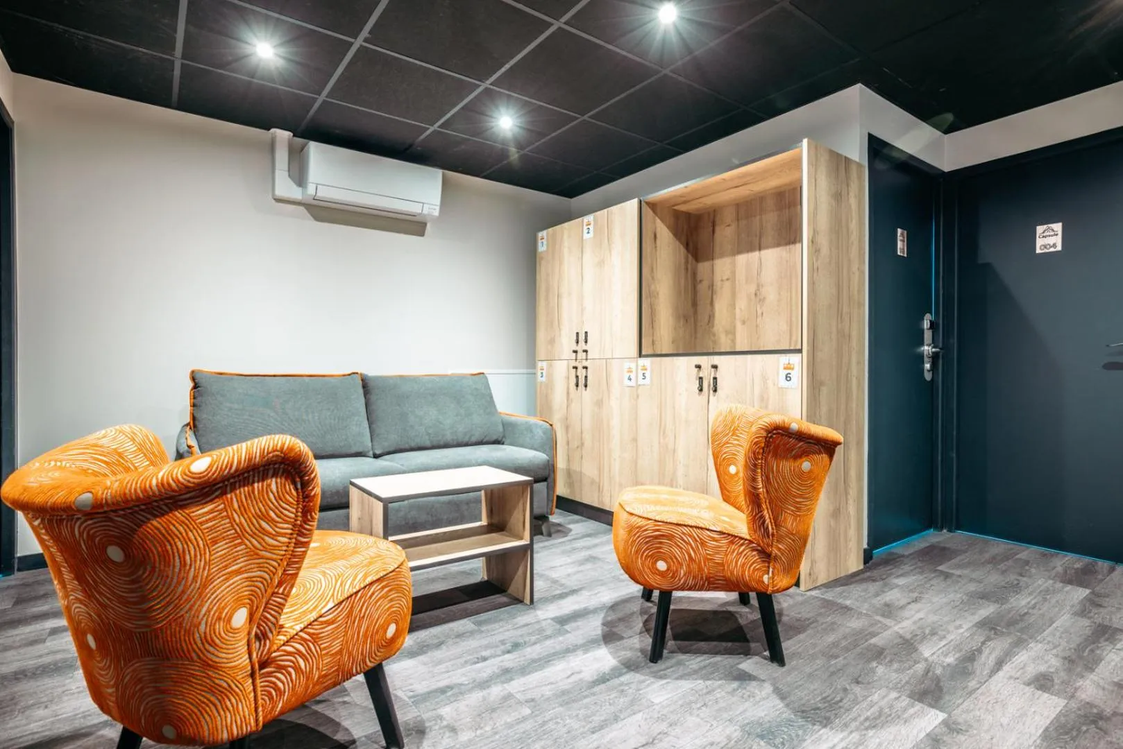 Seating area in Hotel Base Camp Lodge - Albertville