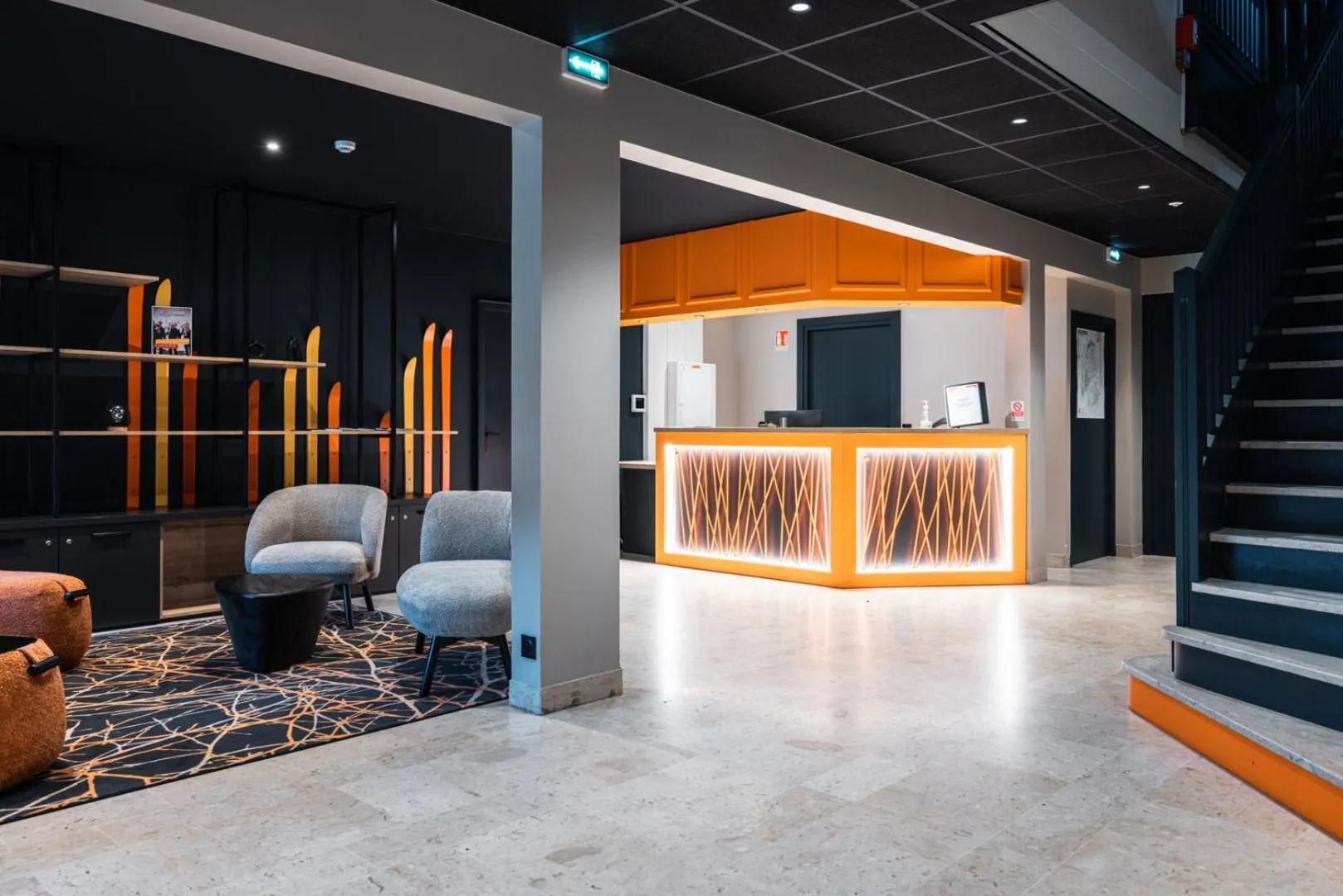 Lobby or reception in Hotel Base Camp Lodge - Albertville