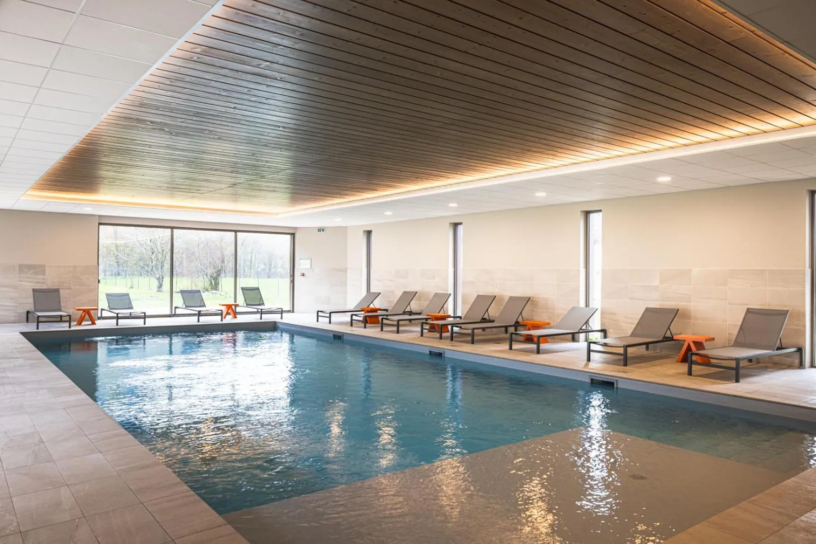 Pool view in Hotel Base Camp Lodge - Albertville