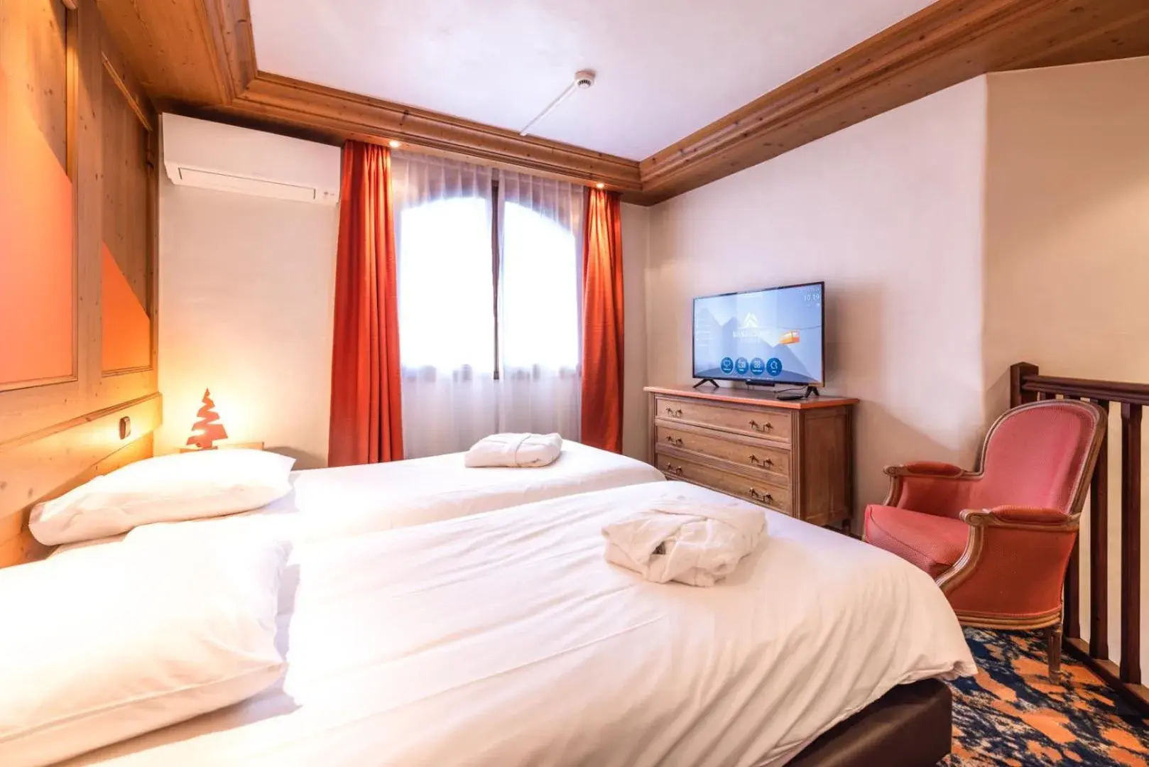 Superior Suite in Hotel Base Camp Lodge - Albertville Superior Suite in Hotel Base Camp Lodge - Albertville