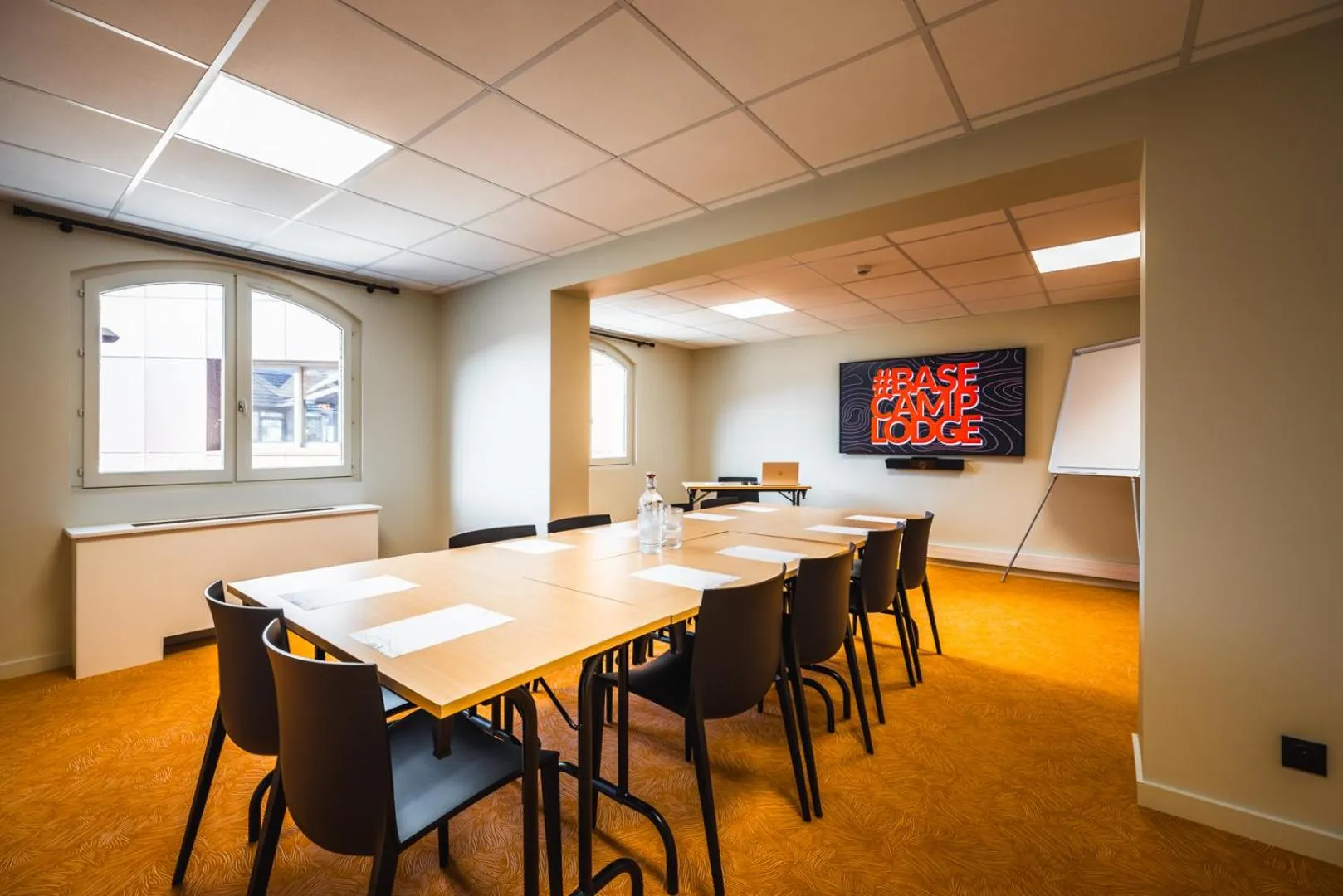 Seating area in Hotel Base Camp Lodge - Albertville