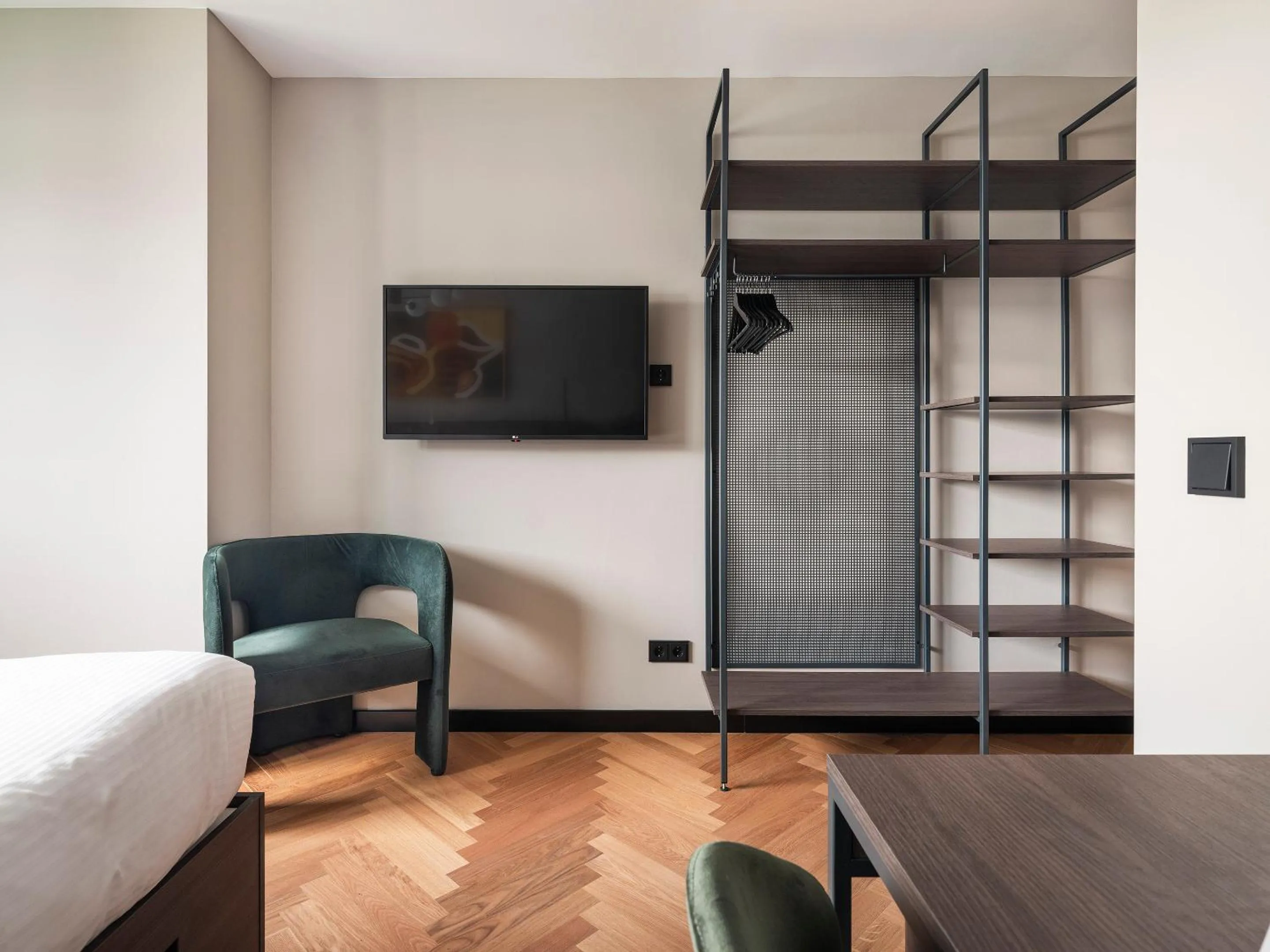 wardrobe, Bed in Numa Munich Obersendling