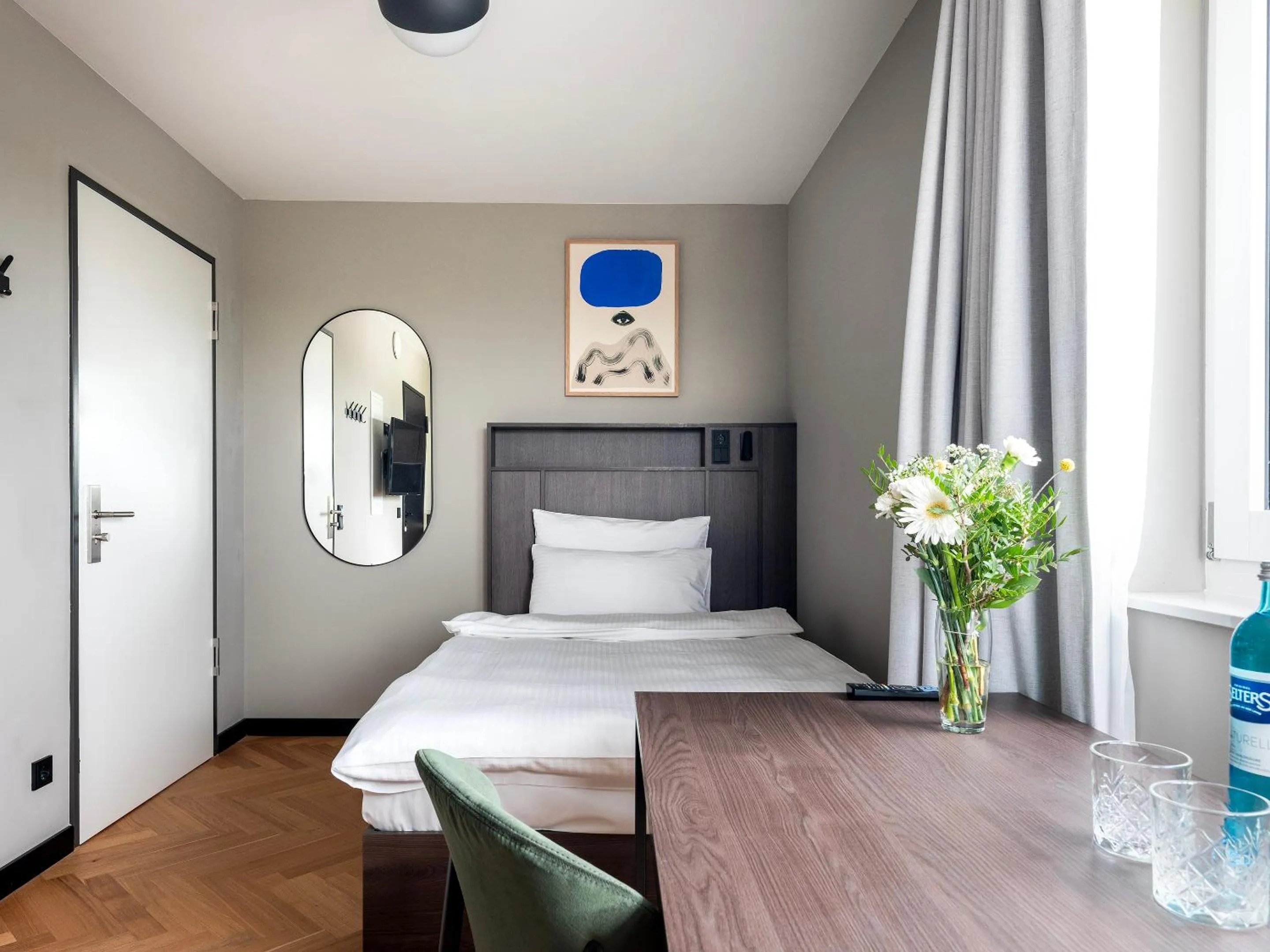 Seating area, Bed in Numa Munich Obersendling