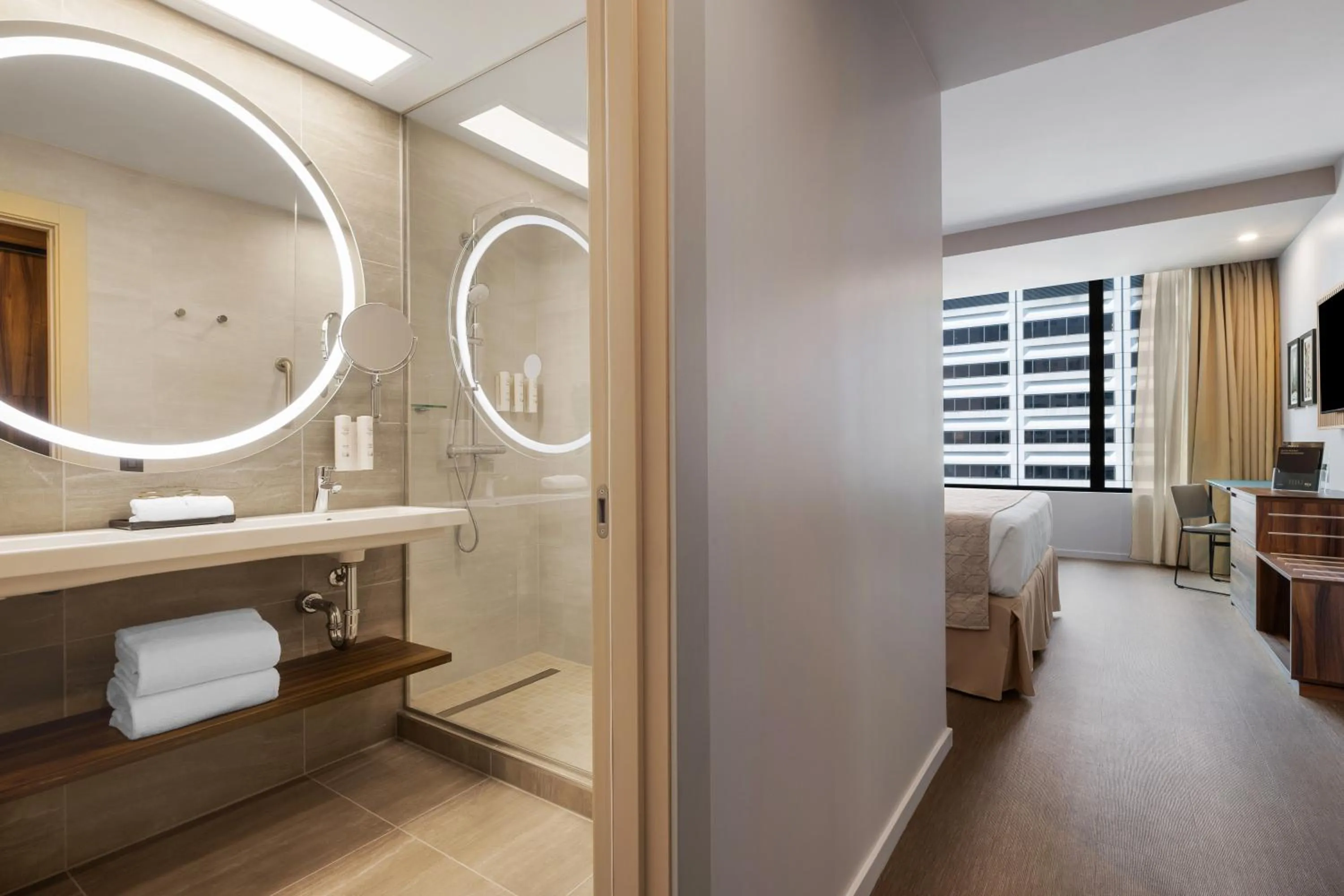 Shower in Riu Plaza Chicago