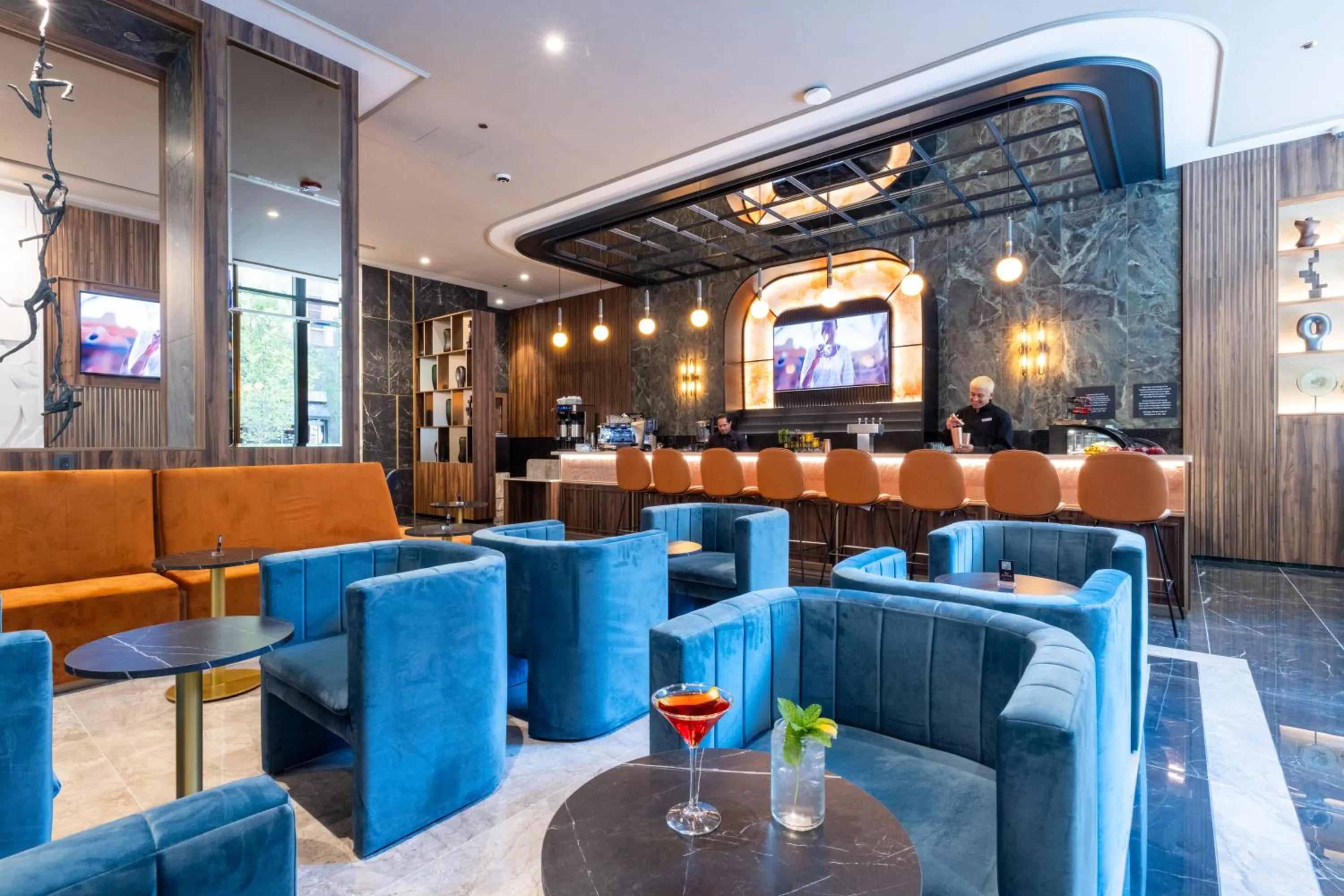 Lounge or bar in Riu Plaza Chicago