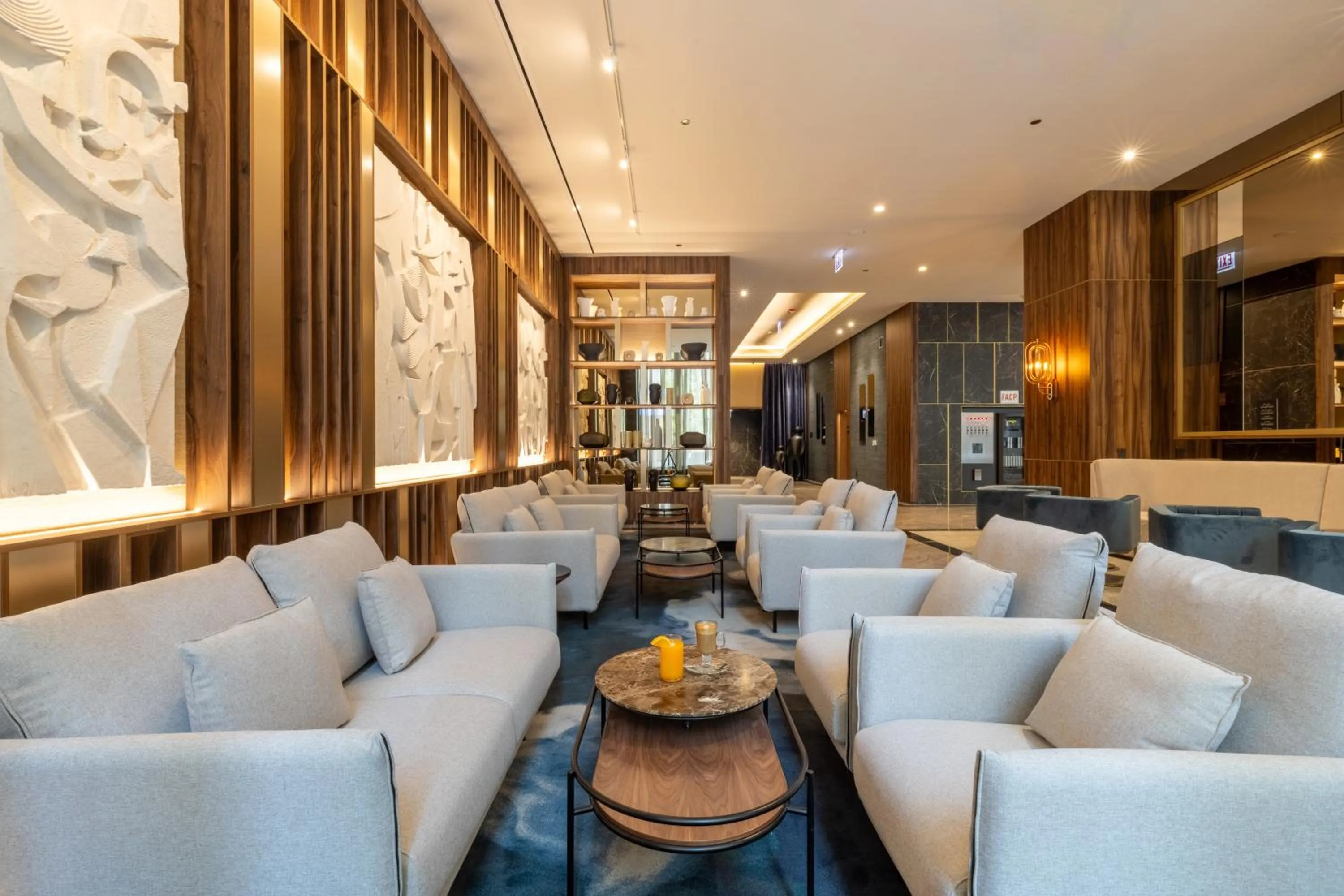 Lobby or reception in Riu Plaza Chicago