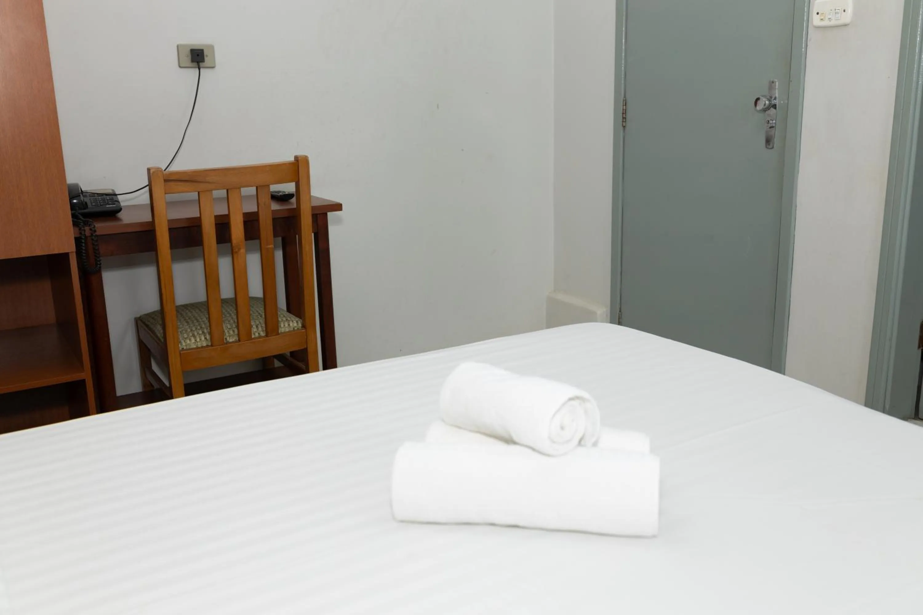 Bedroom, Bed in Carlton Express Imbiara