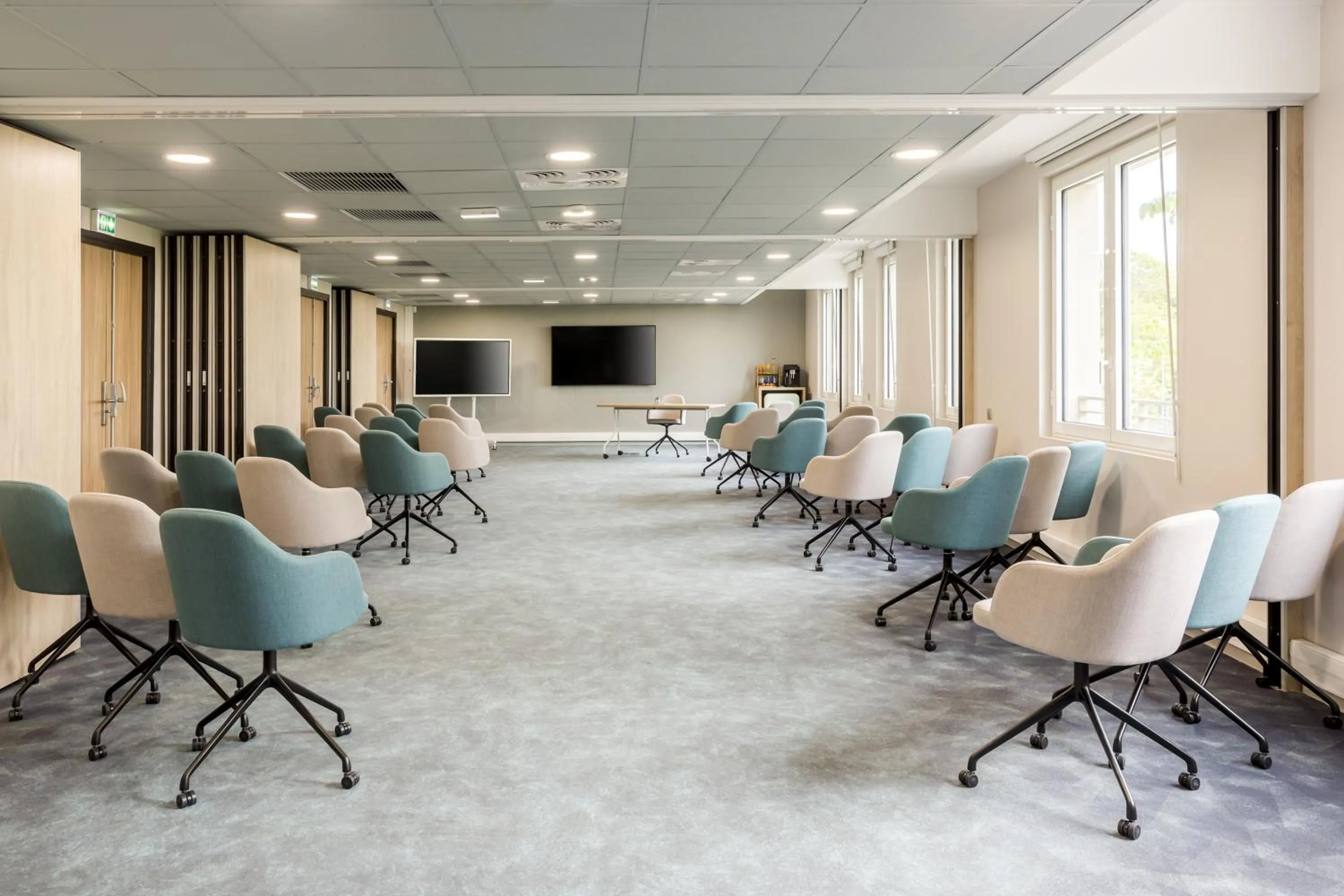 TV and multimedia in Appart'City Collection Paris Roissy CDG Airport