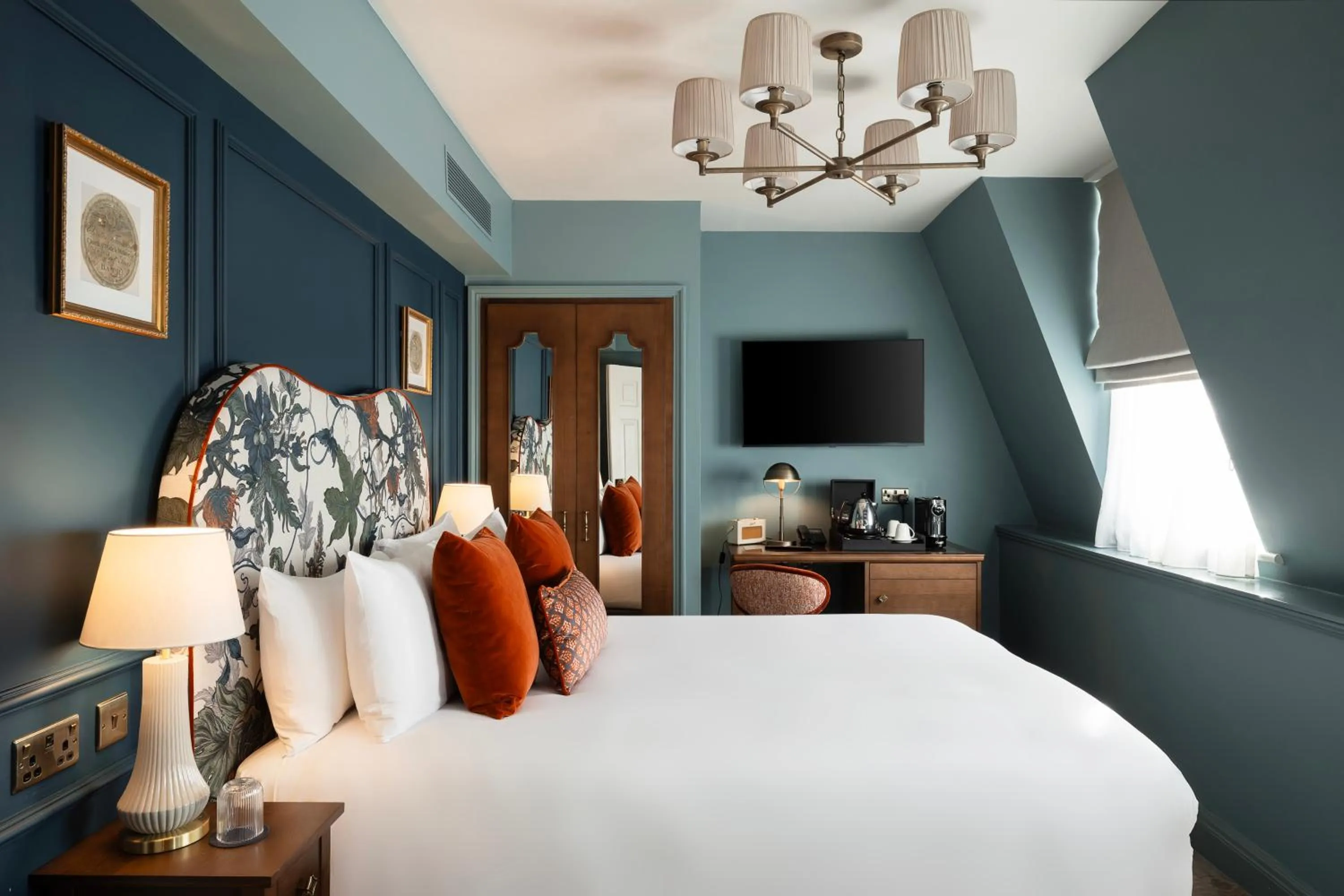 Bed in Francis Hotel Bath