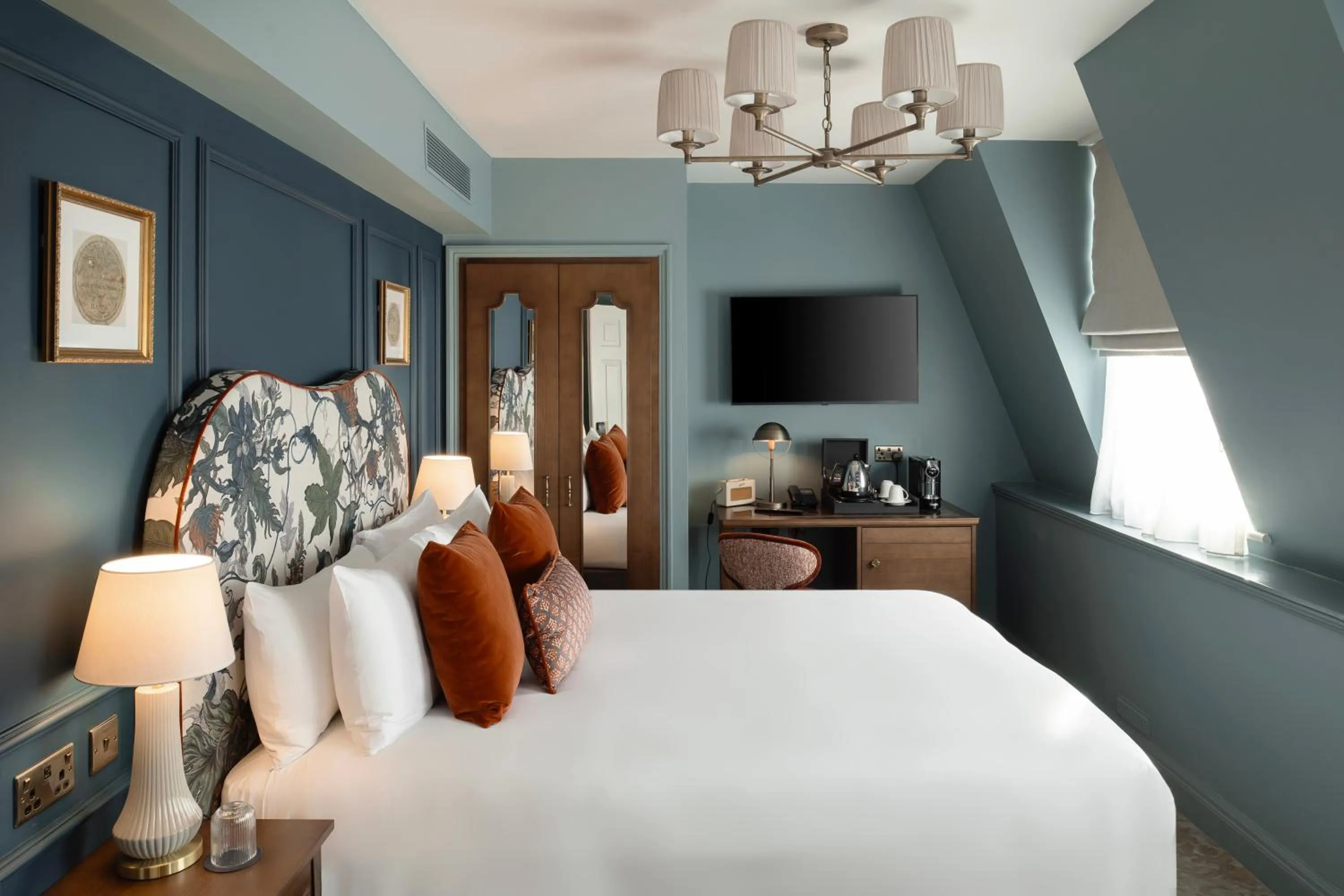 Bed in Francis Hotel Bath