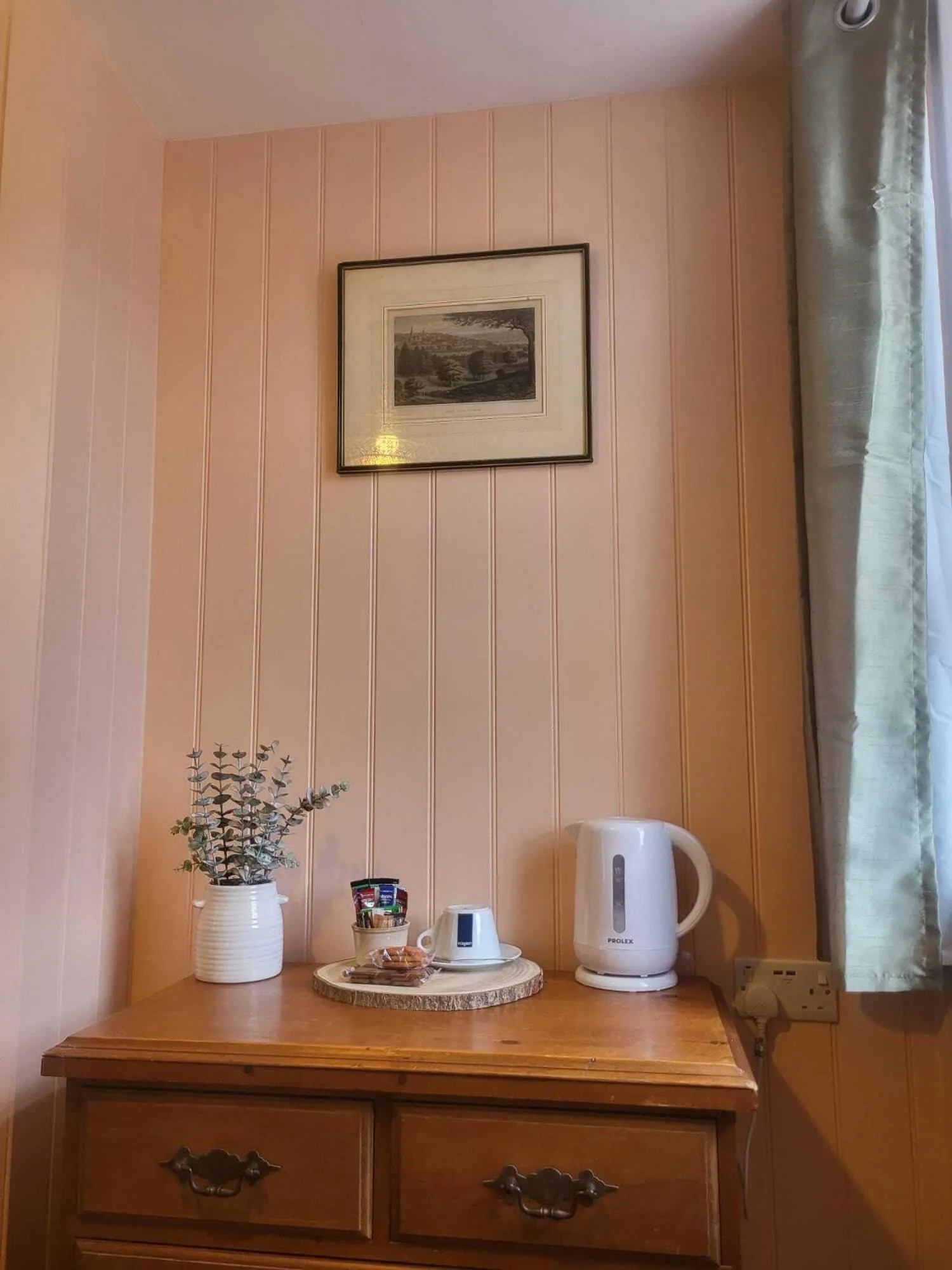 Bedroom in Wheatsheaf Hotel
