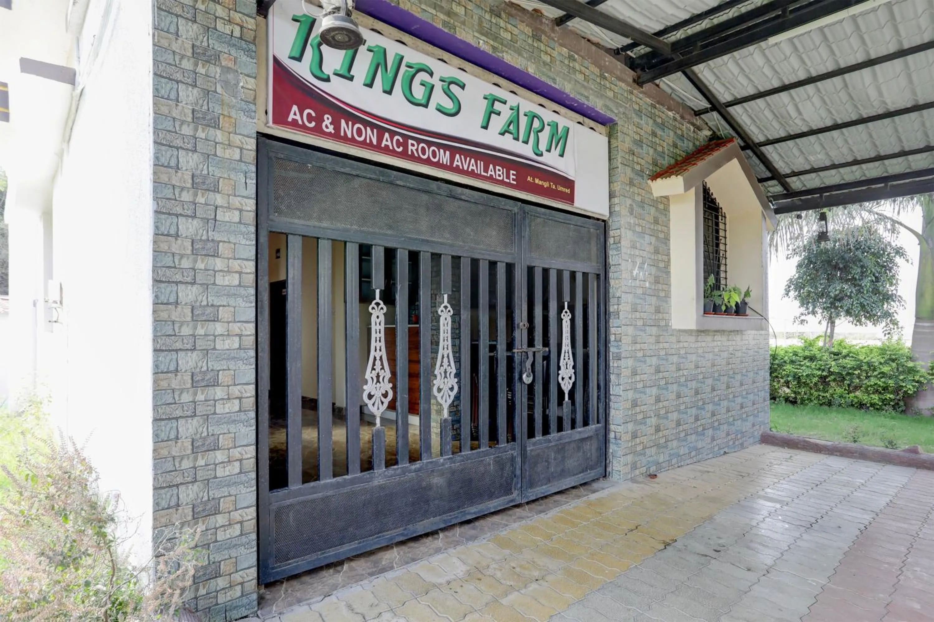 Facade/entrance in Hotel O Kings Farm