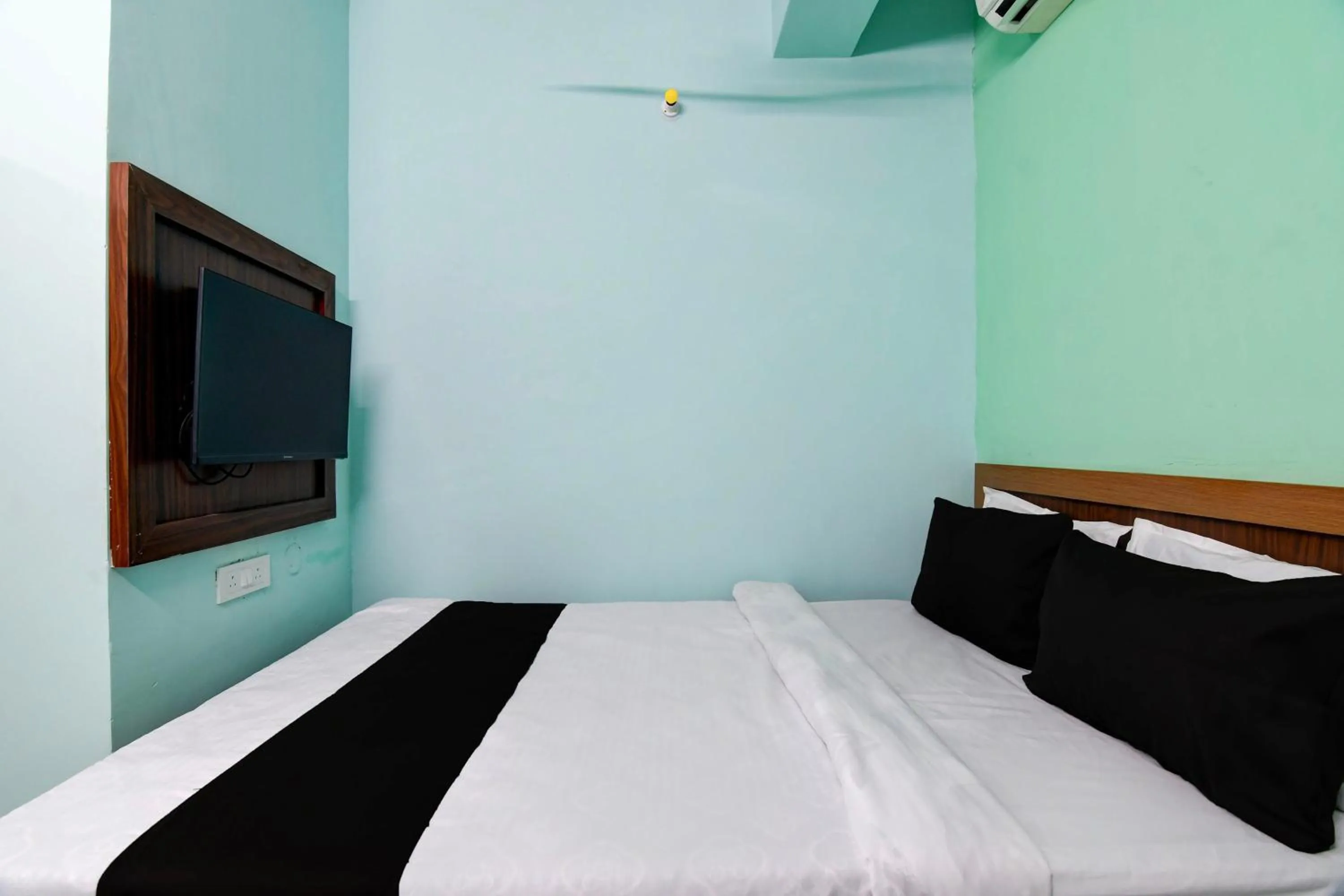 Bedroom, Bed in Hotel O Relax Inn