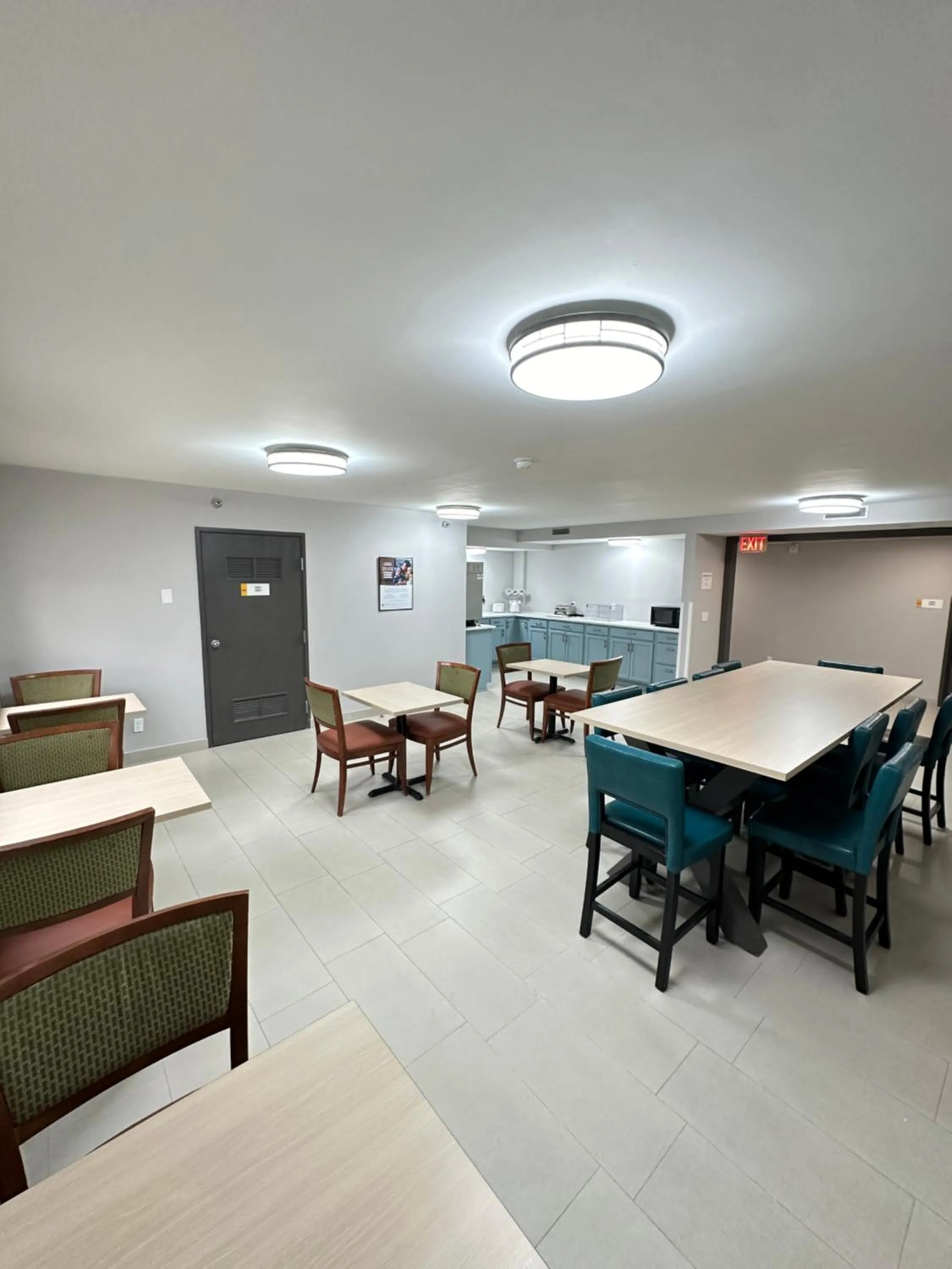 Communal lounge/ TV room in Days Inn by Wyndham Mandan Bismarck Area