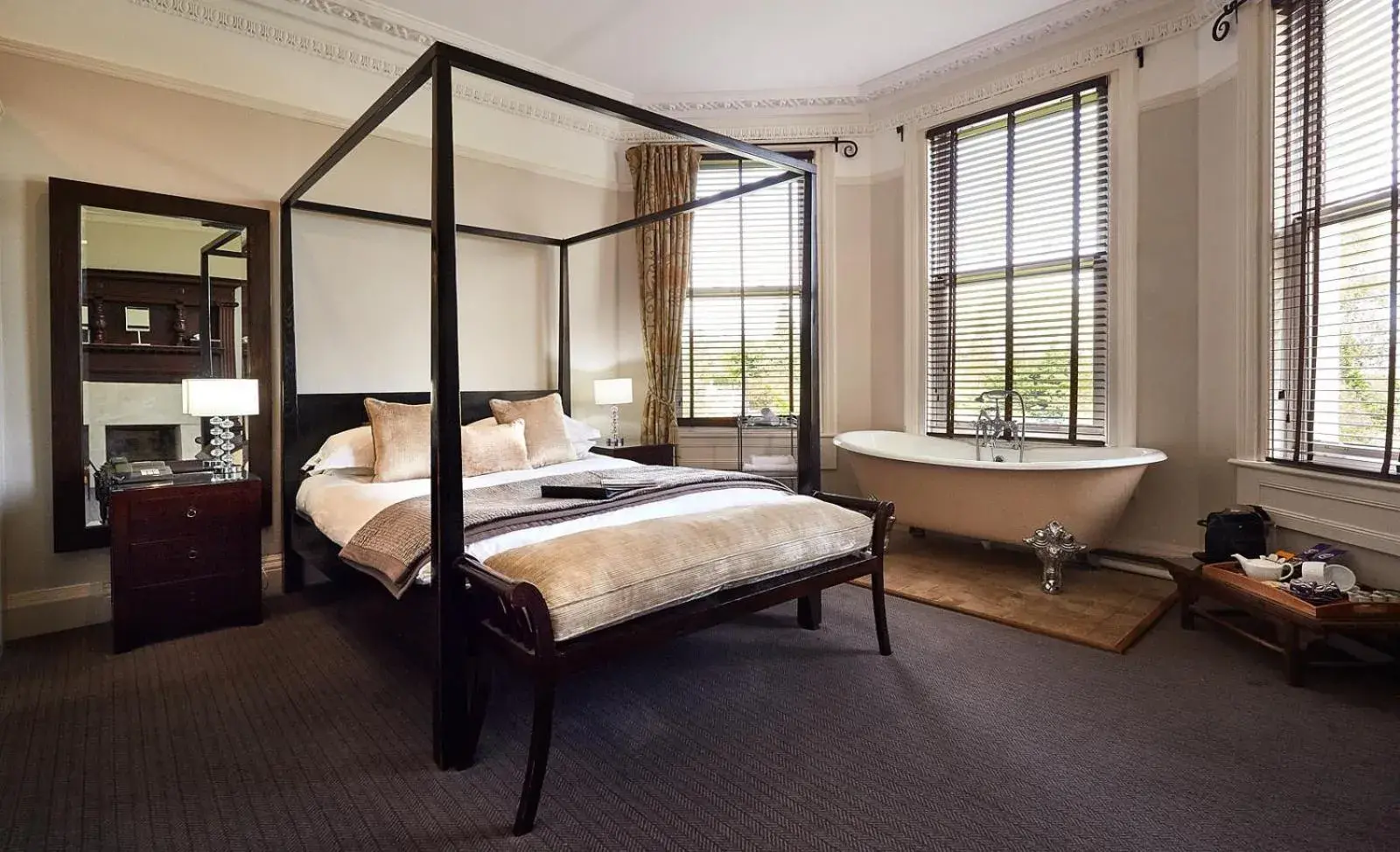Four Poster Room with City Views in Dorian House Boutique B&B - Free Parking! Four Poster Room with City Views in Dorian House Boutique B&B - Free Parking!