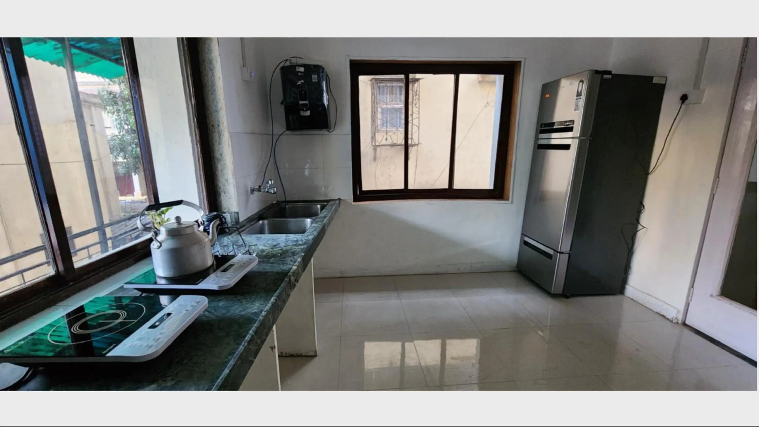 Kitchen or kitchenette in Hammock Hostels - Bandra