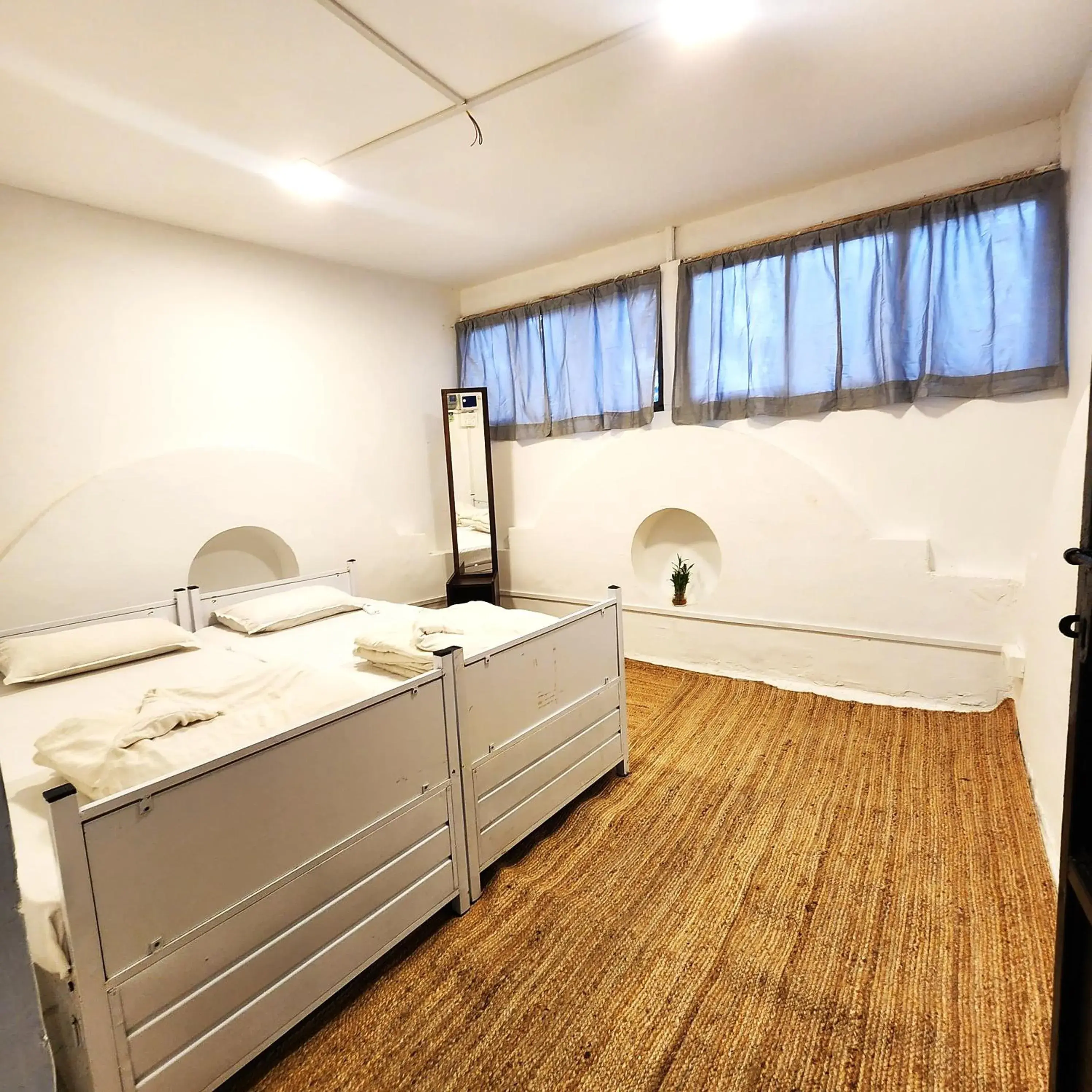 Double Room with Shared Bathroom in Hammock Hostels - Bandra Double Room with Shared Bathroom in Hammock Hostels - Bandra