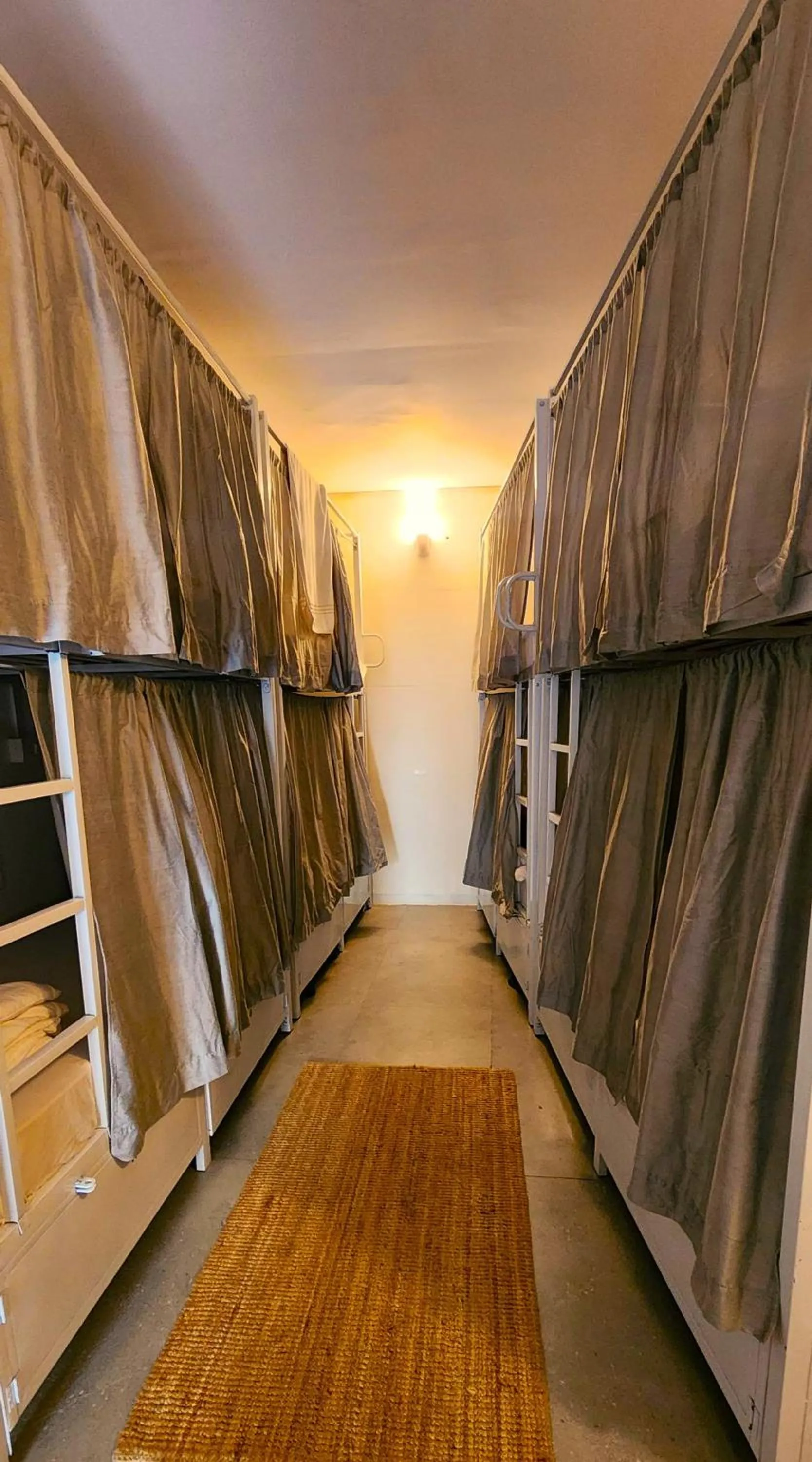 Photo of the whole room, Bed in Hammock Hostels - Bandra