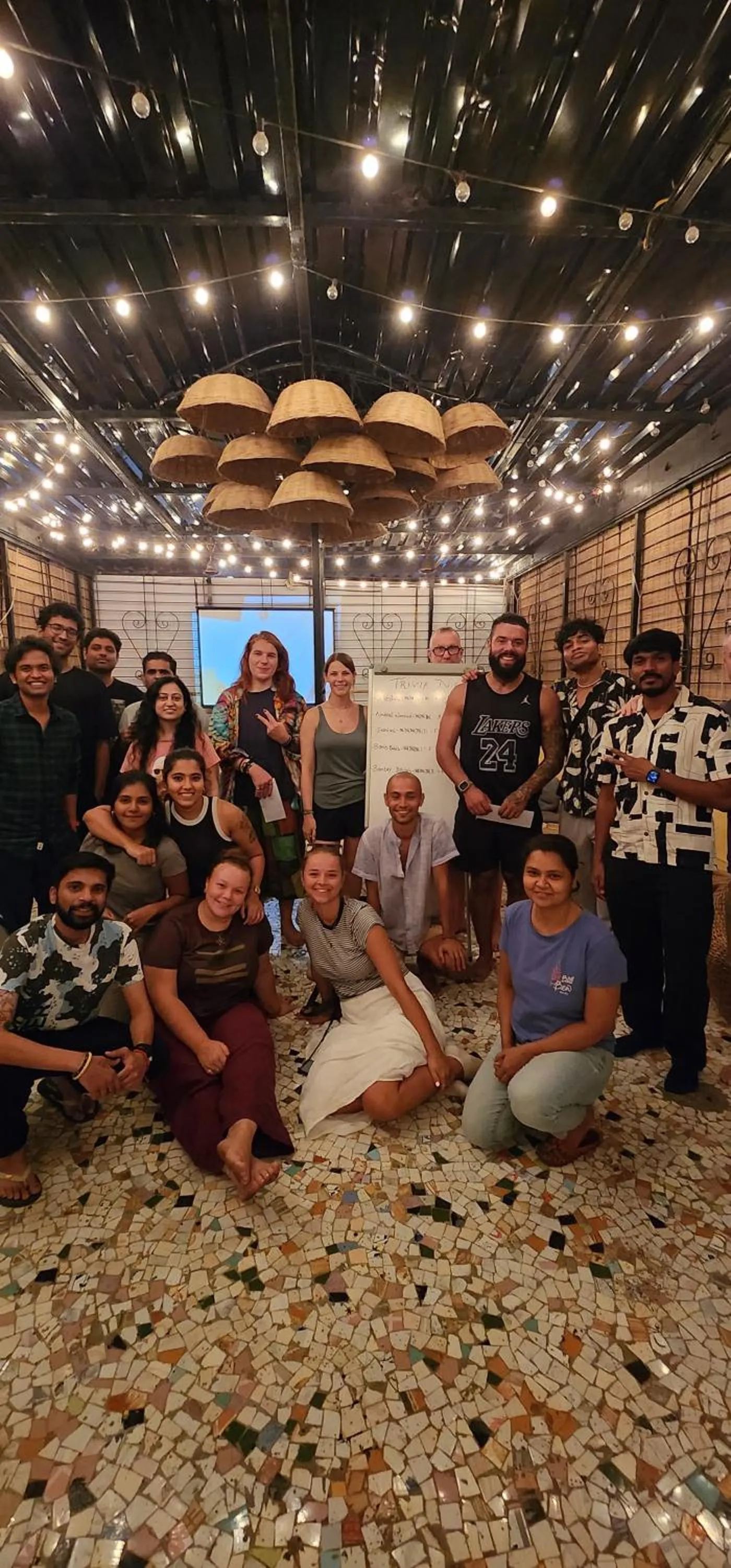 Communal lounge/ TV room in Hammock Hostels - Bandra