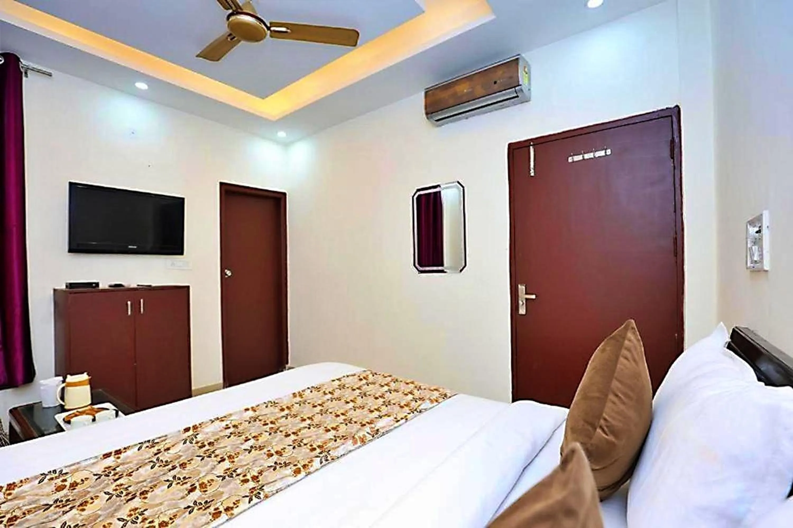 Bed in Hotel Sunlight Inn