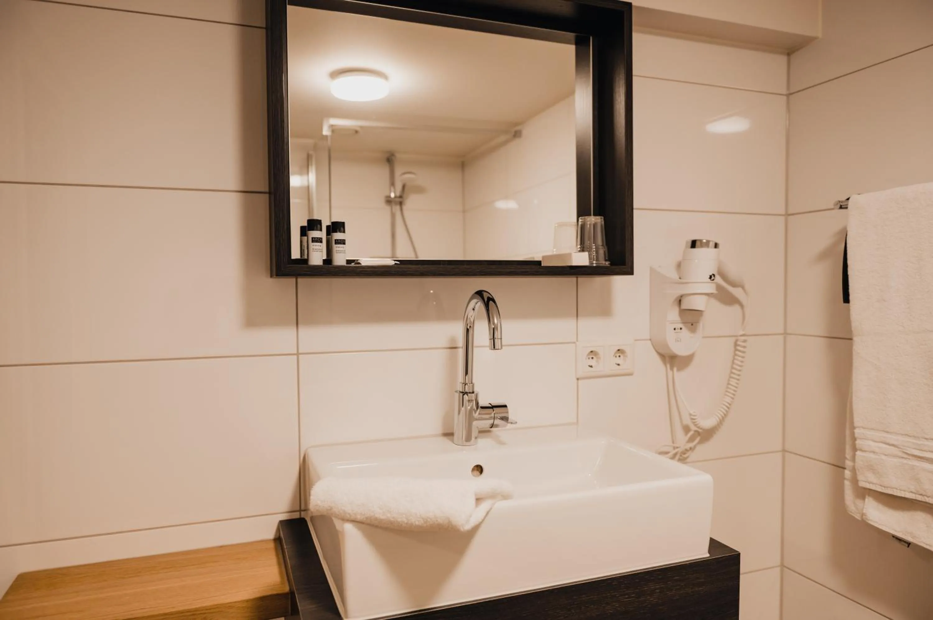 Shower in City Hotel de Jonge