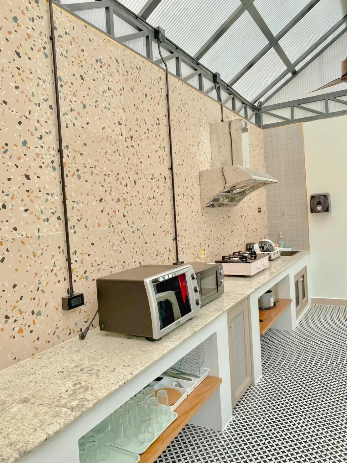 Restaurant/places to eat in Calamint Residence Hotel ( คาลามิ้นท์)