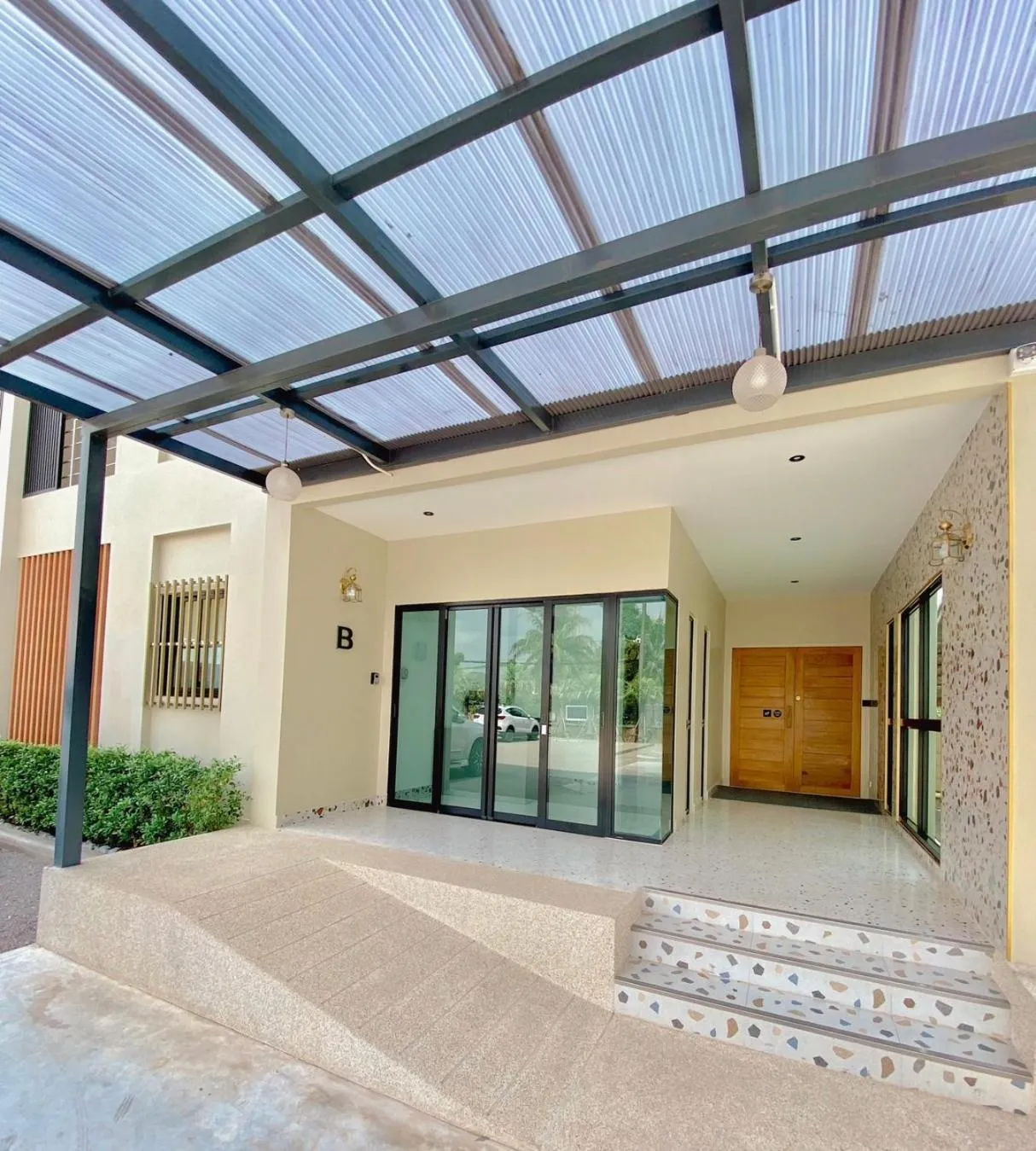 Property building in Calamint Residence Hotel ( คาลามิ้นท์)