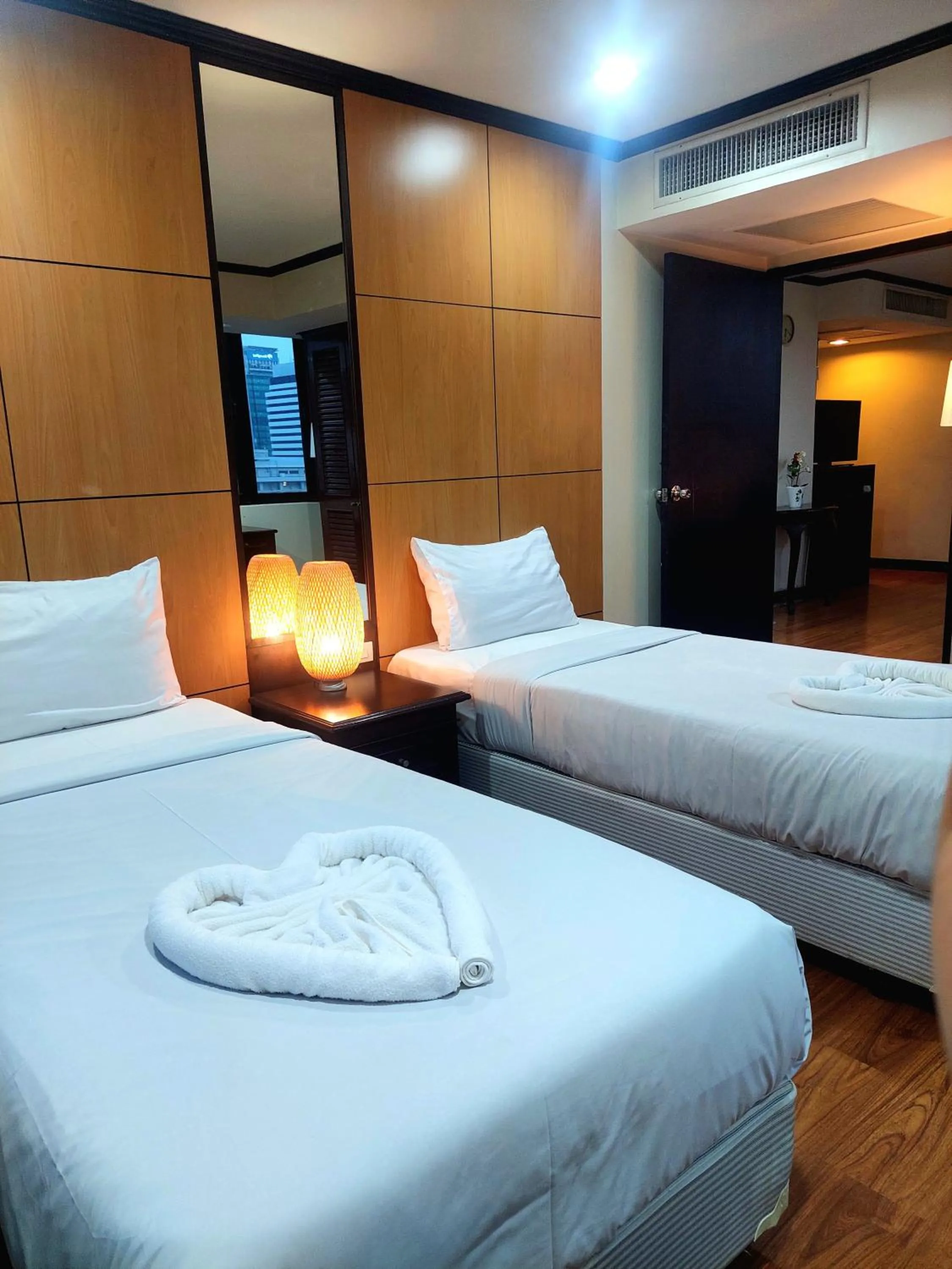 Bedroom, Bed in Omni Tower Sukhumvit Soi 4 Direct Rooms
