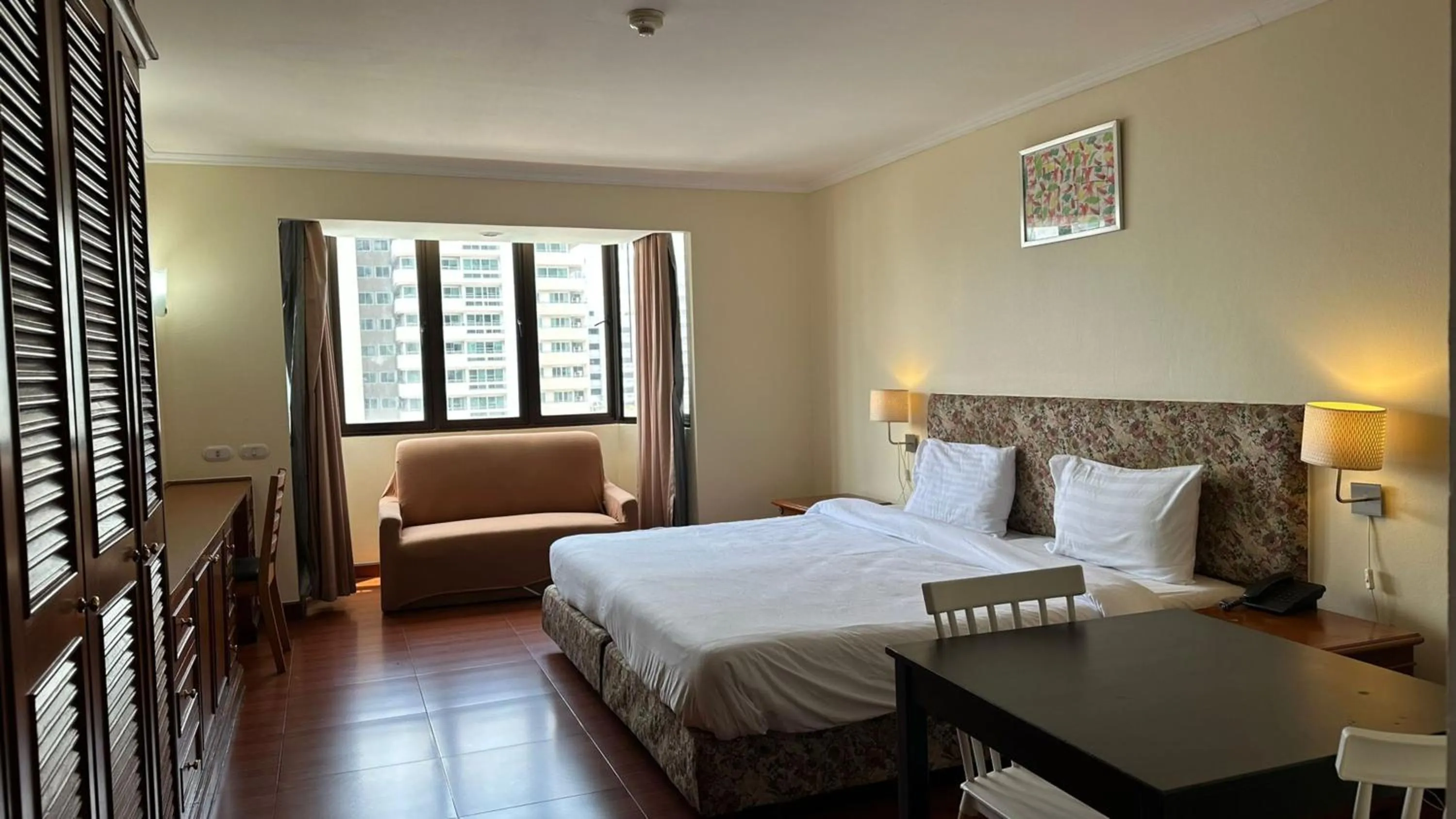 Bedroom, Bed in Omni Tower Sukhumvit Soi 4 Direct Rooms