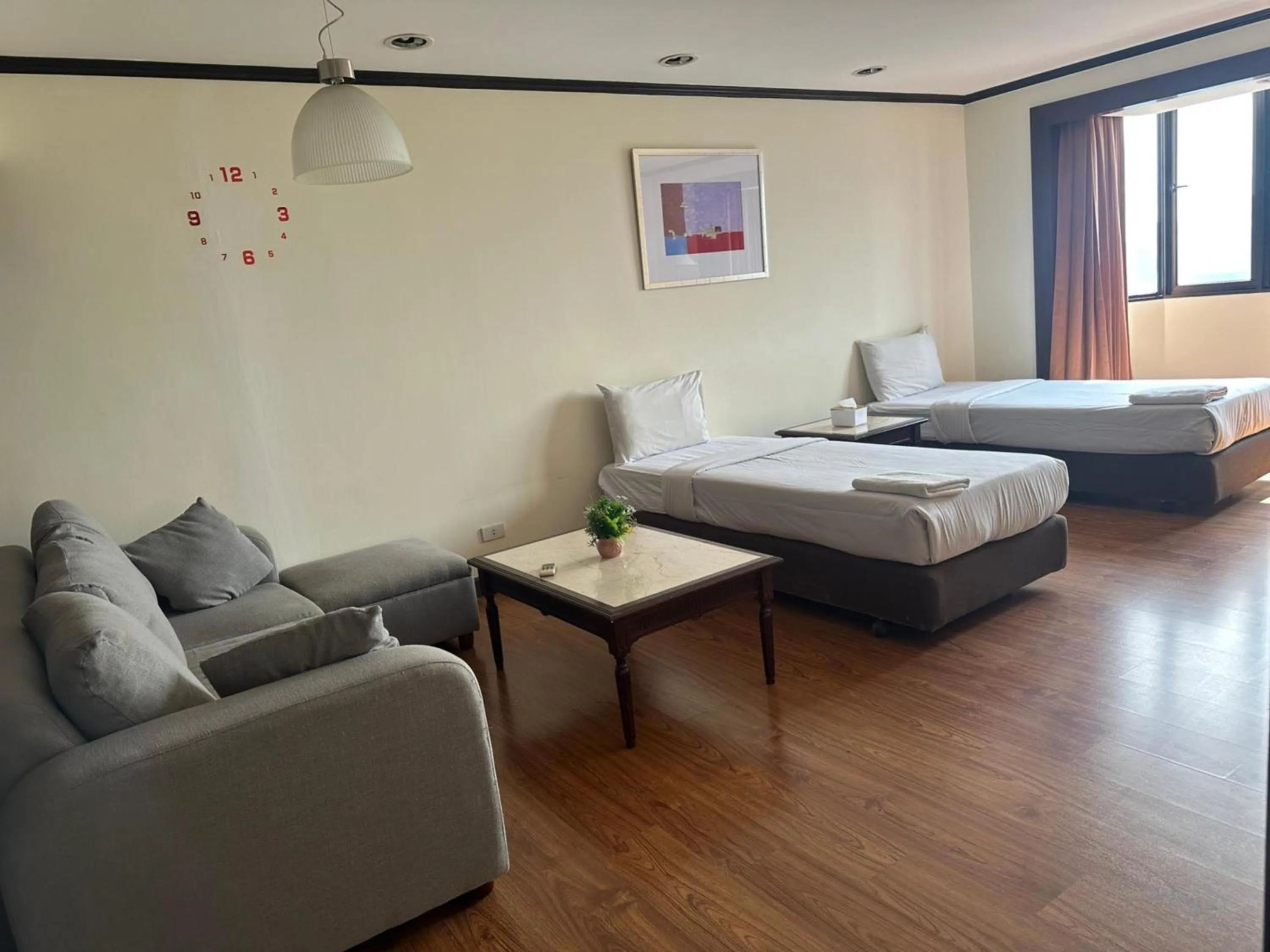Living room, Bed in Omni Tower Sukhumvit Soi 4 Direct Rooms