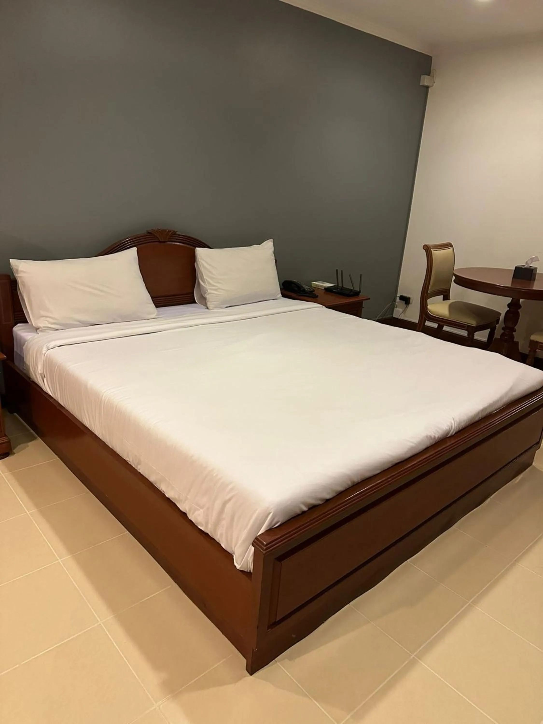 Bedroom, Bed in Omni Tower Sukhumvit Soi 4 Direct Rooms