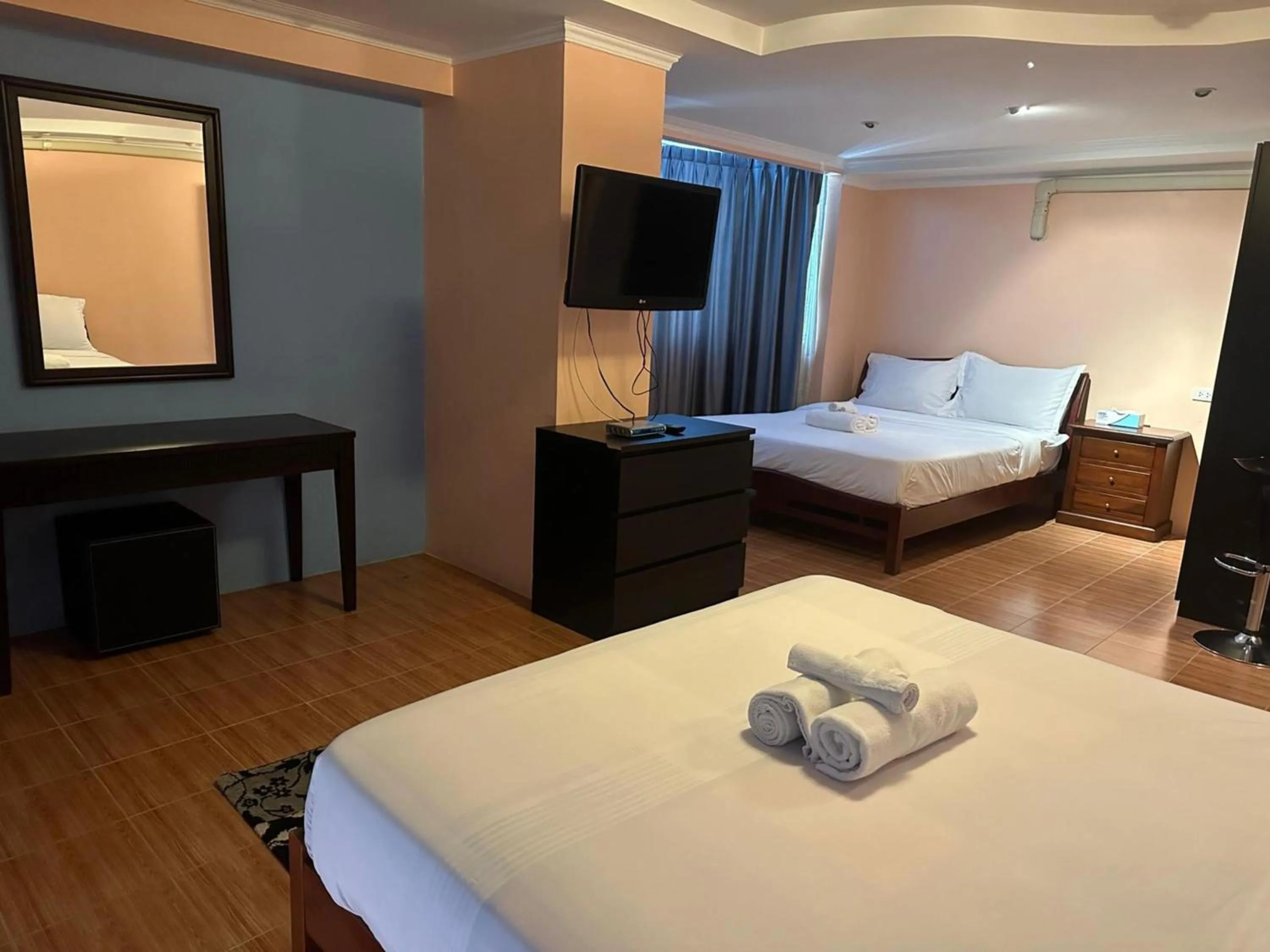 Bedroom, Bed in Omni Tower Sukhumvit Soi 4 Direct Rooms
