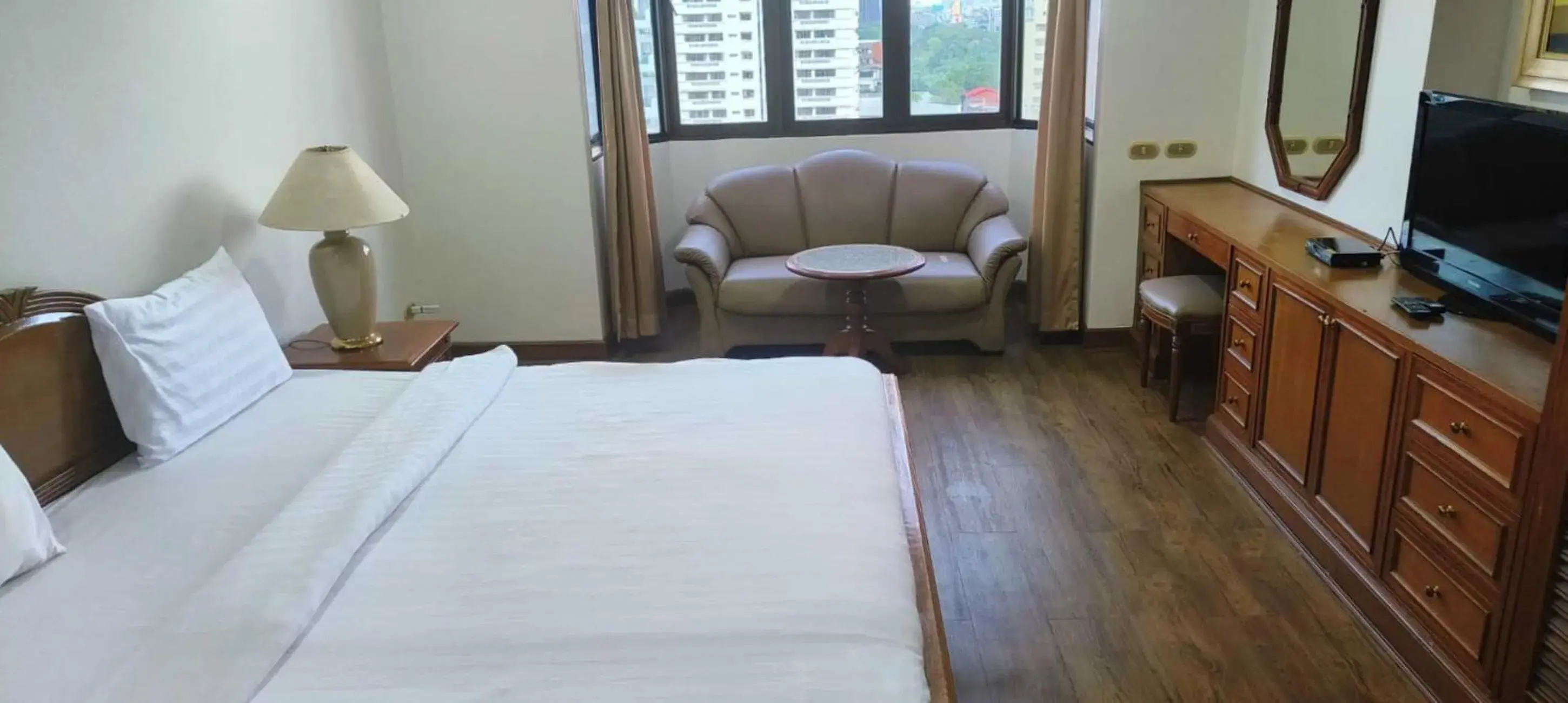 Deluxe King Studio in Omni Tower Sukhumvit Soi 4 Direct Deluxe King Studio in Omni Tower Sukhumvit Soi 4 Direct