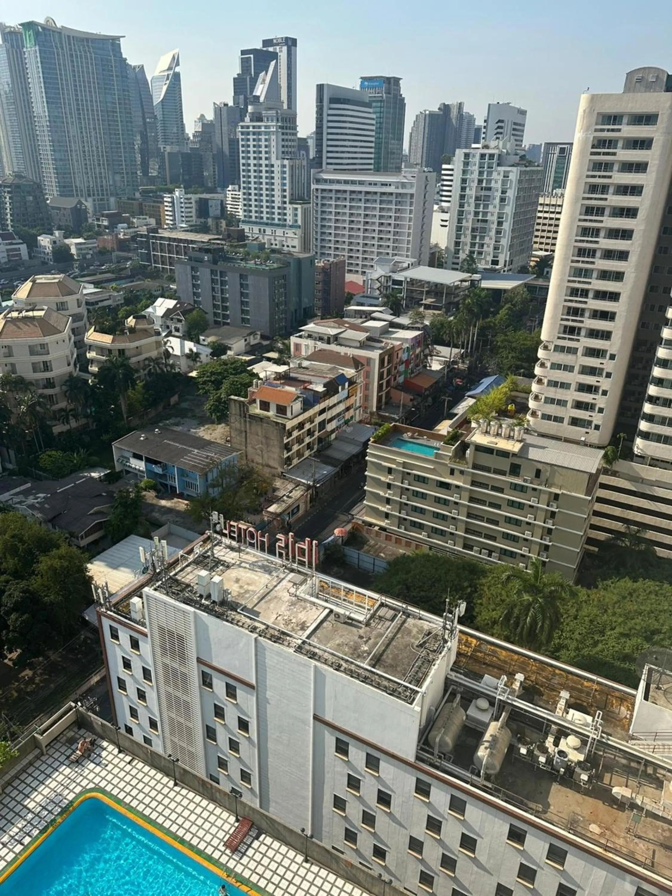 City view in Omni Tower Sukhumvit Soi 4 Direct Rooms