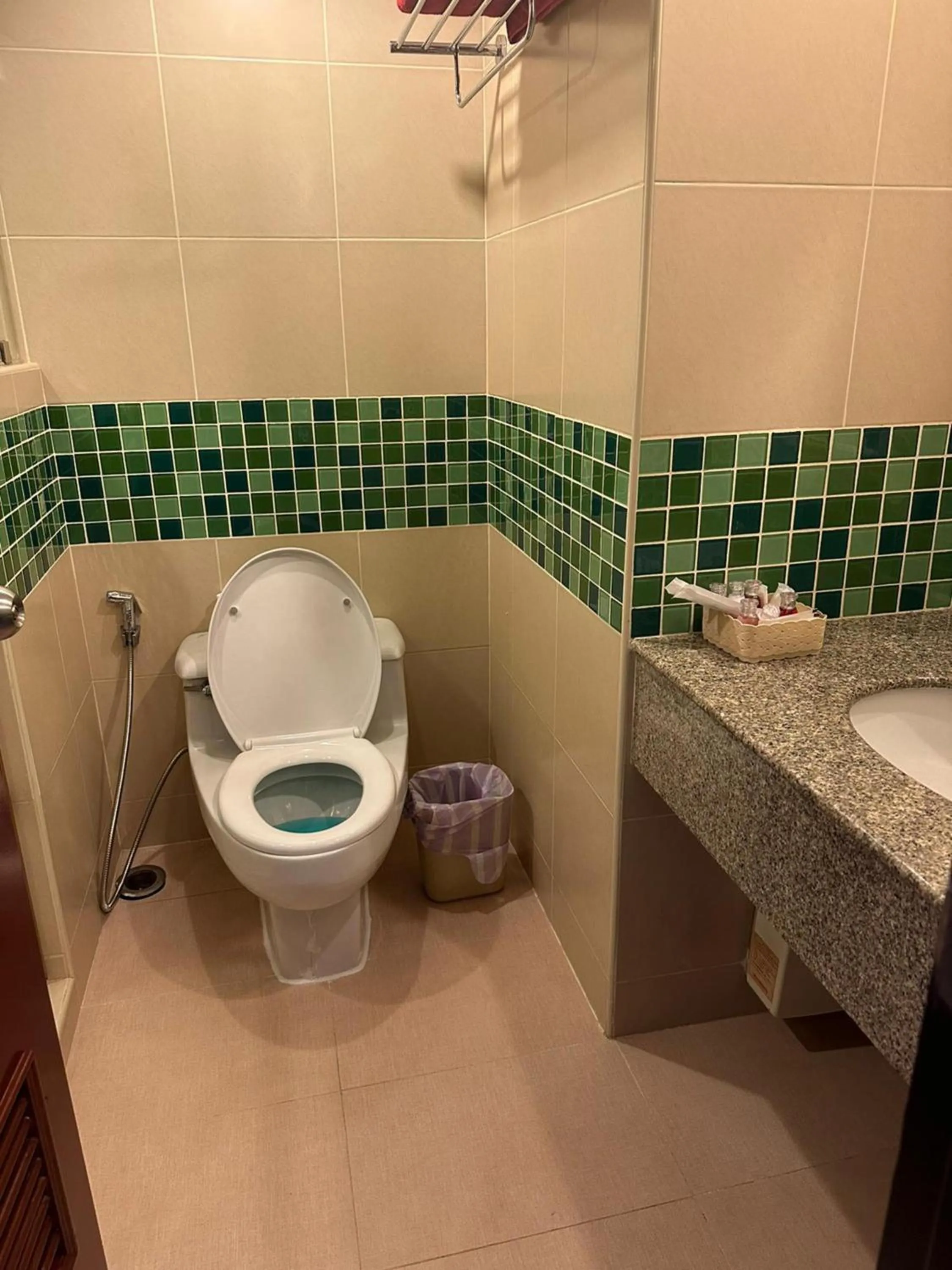 Bathroom in Omni Tower Sukhumvit Soi 4 Direct Rooms