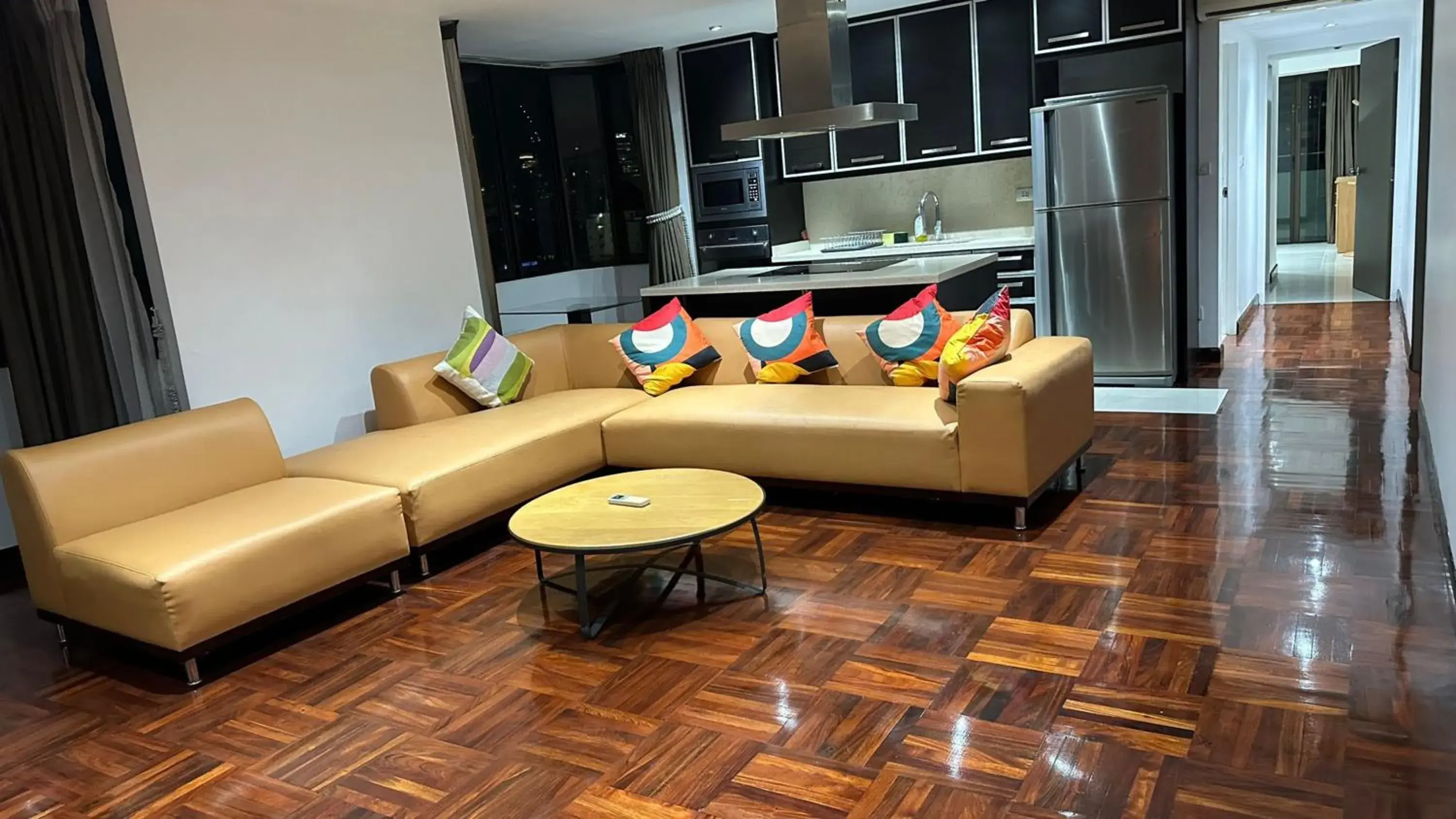 Triple Room with Balcony in Omni Tower Sukhumvit Soi 4 Direct Triple Room with Balcony in Omni Tower Sukhumvit Soi 4 Direct