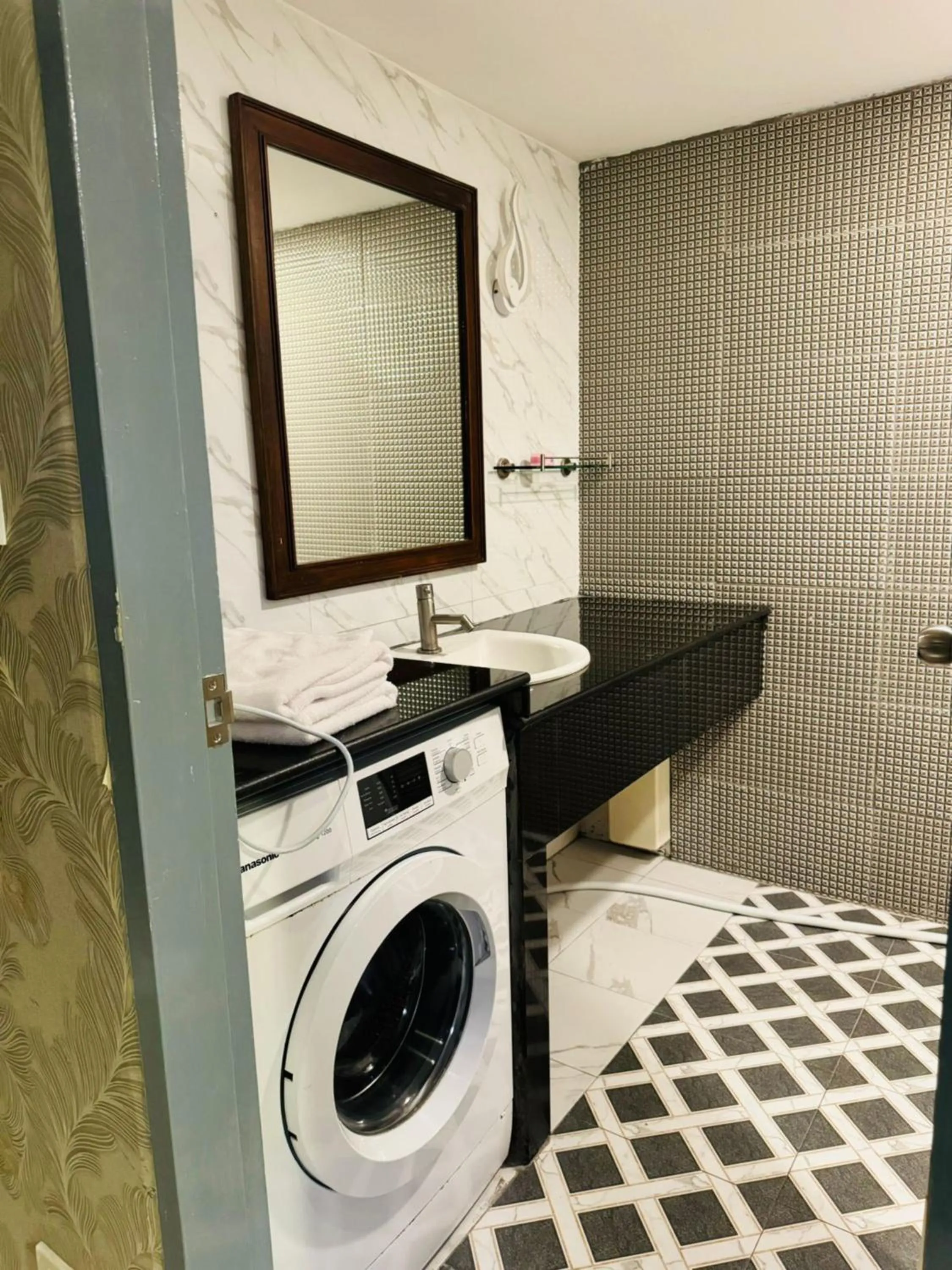 Bathroom in Omni Tower Sukhumvit Soi 4 Direct Rooms