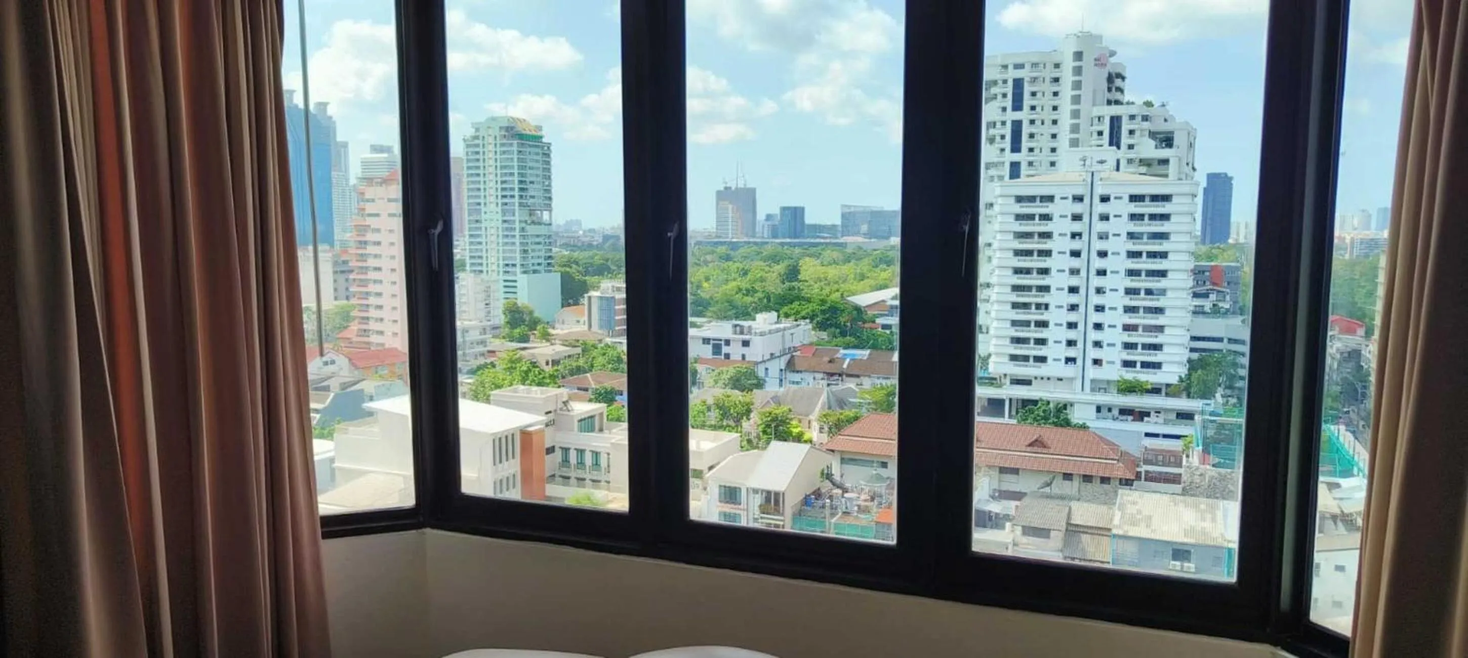 City view in Omni Tower Sukhumvit Soi 4 Direct Rooms