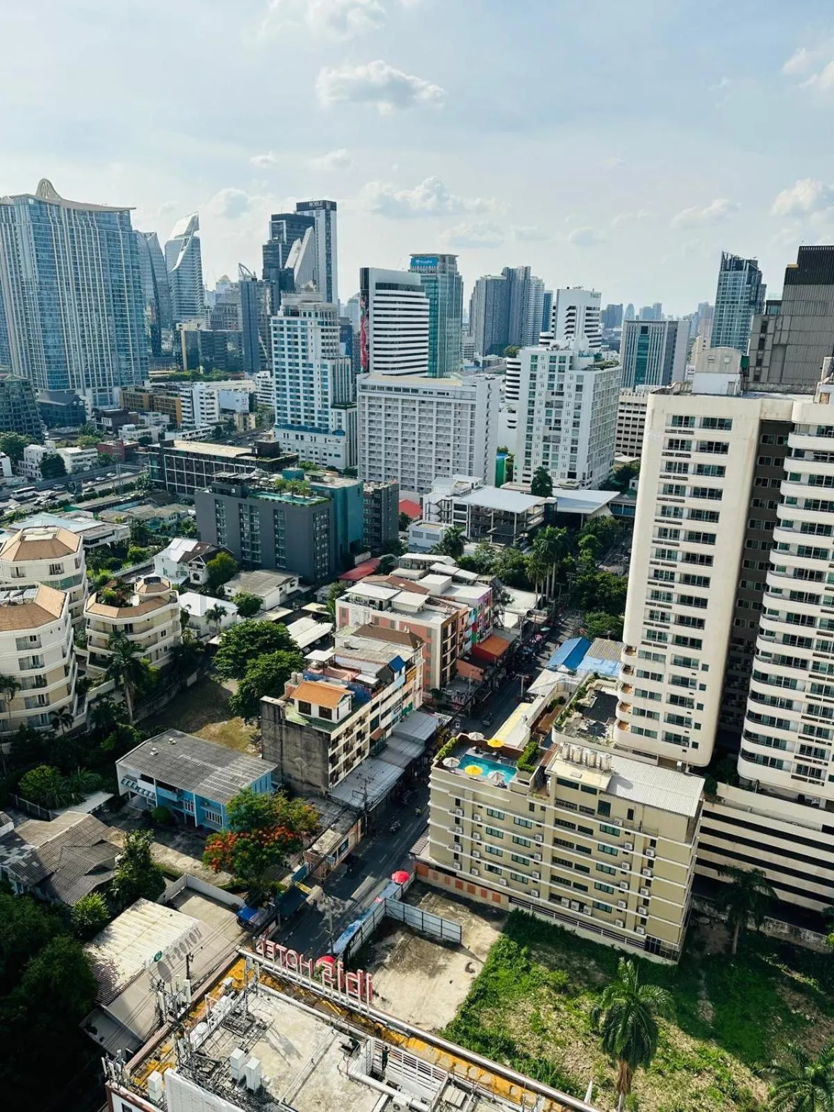 City view in Omni Tower Sukhumvit Soi 4 Direct Rooms