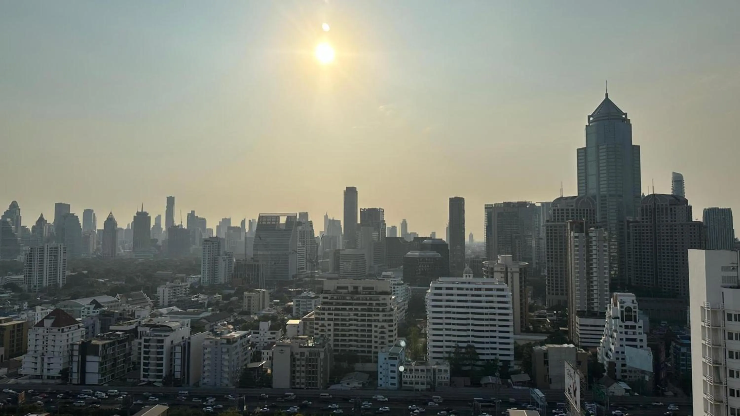 City view in Omni Tower Sukhumvit Soi 4 Direct Rooms