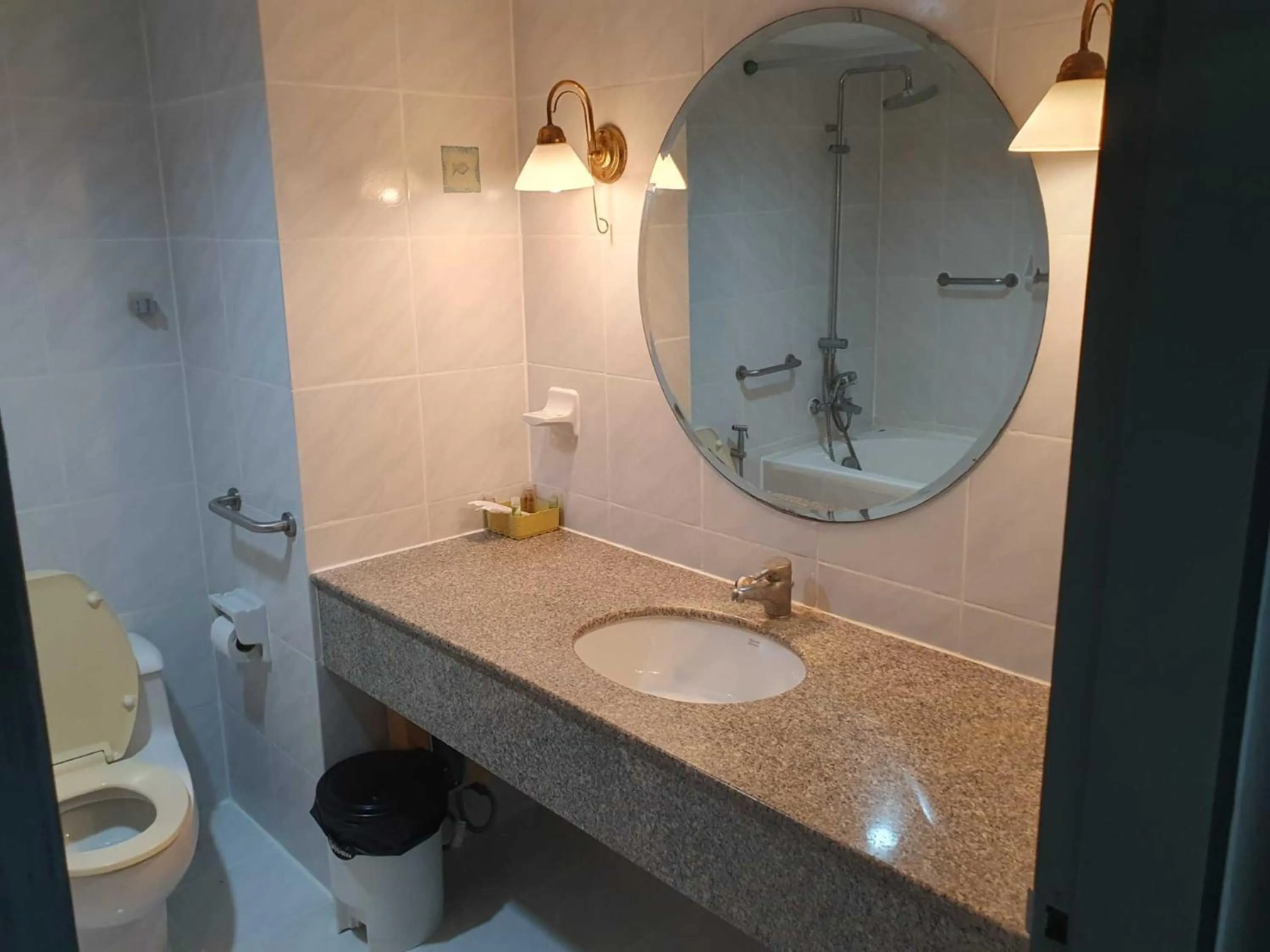 Bathroom in Omni Tower Sukhumvit Soi 4 Direct Rooms