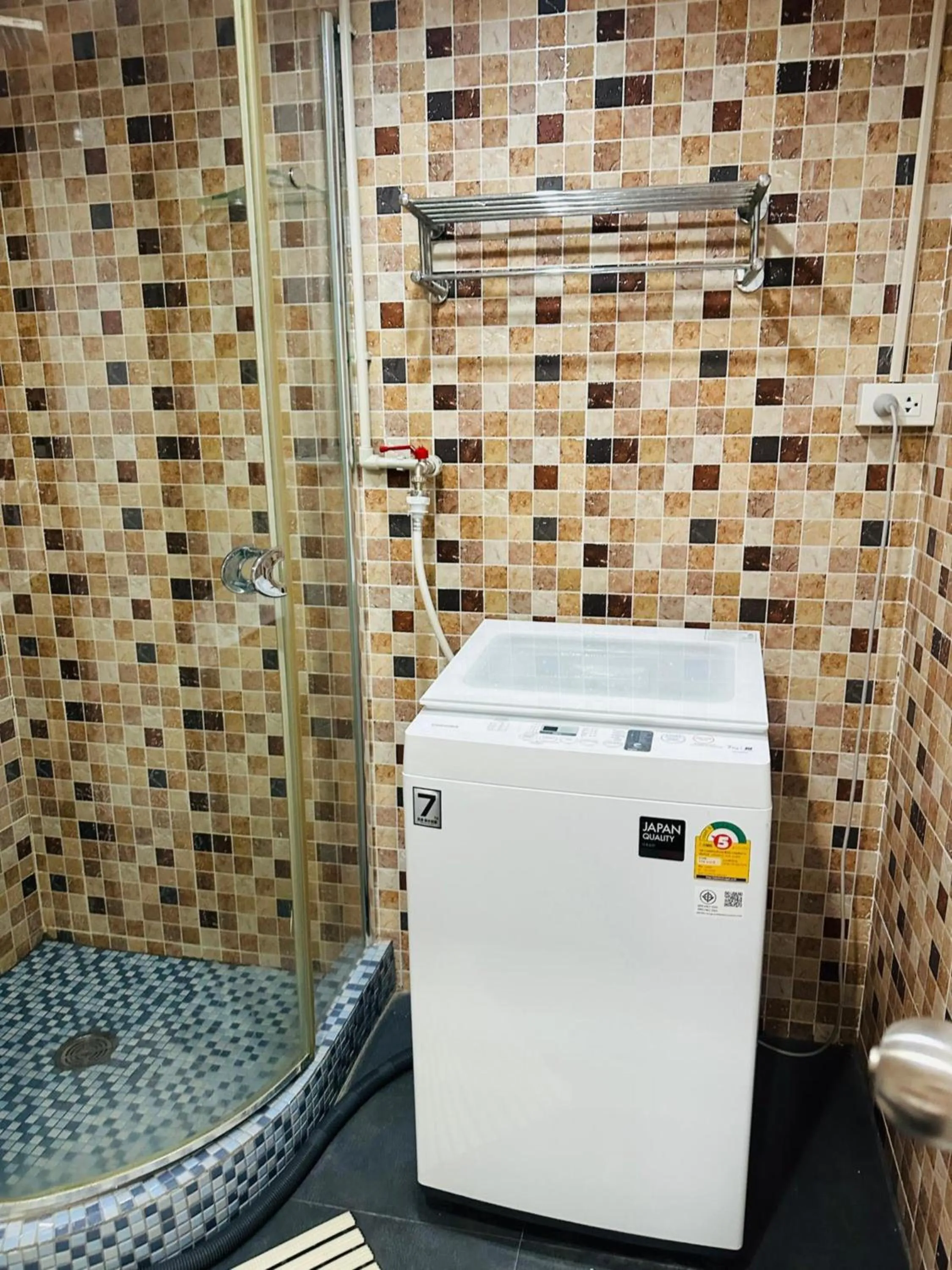 Bathroom in Omni Tower Sukhumvit Soi 4 Direct Rooms