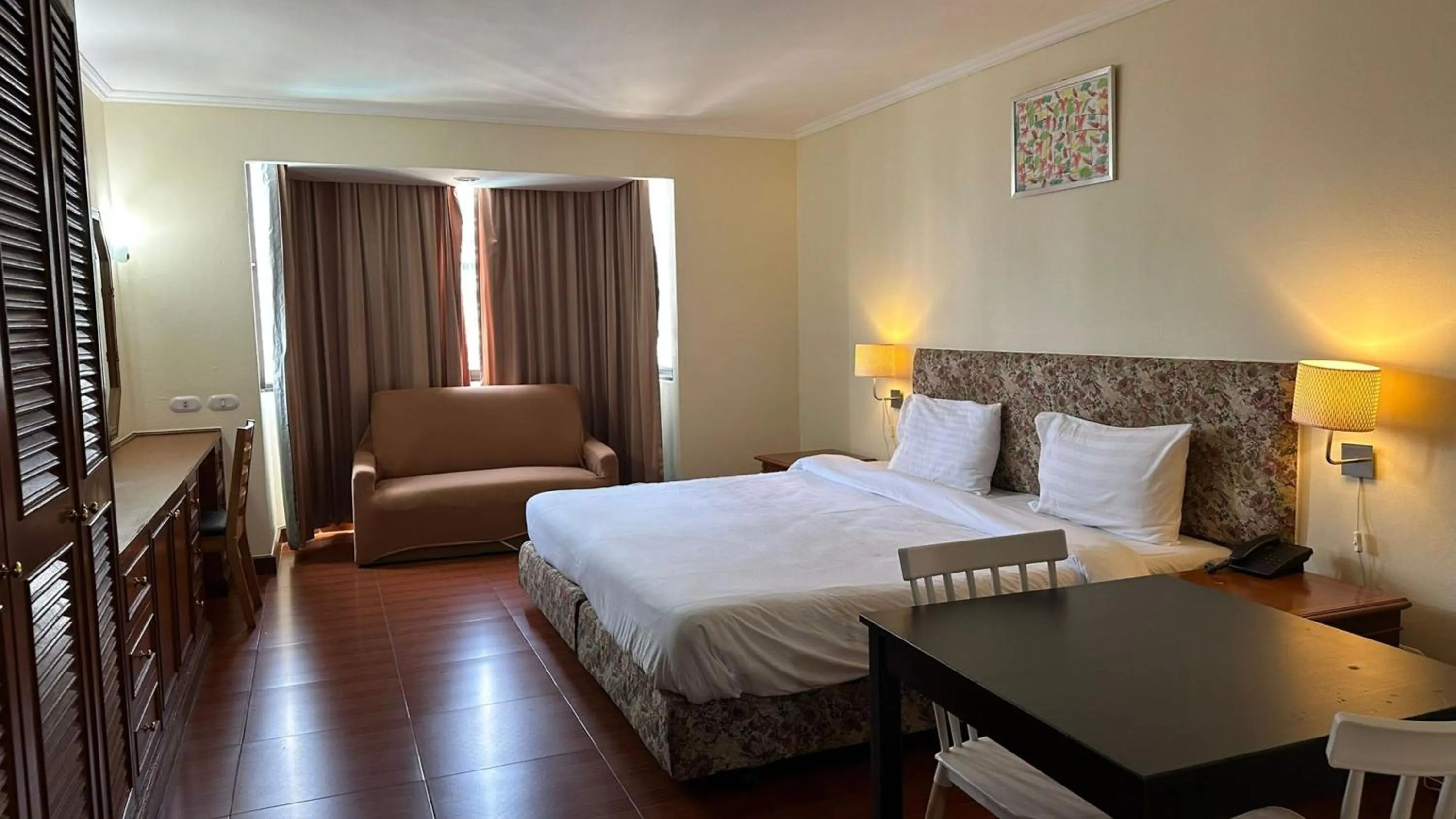 Bed in Omni Tower Sukhumvit Soi 4 Direct Rooms