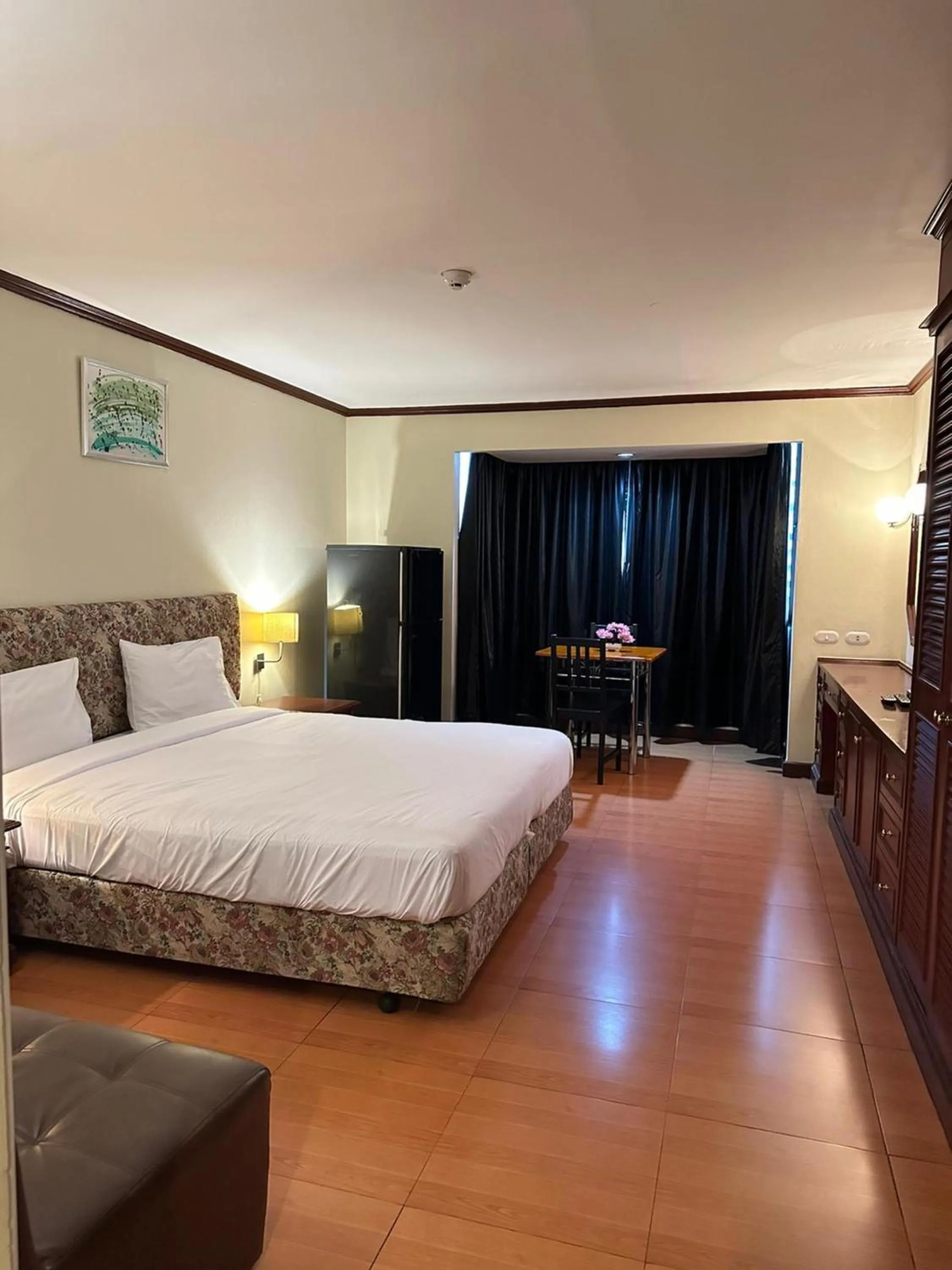 Bedroom, Bed in Omni Tower Sukhumvit Soi 4 Direct Rooms