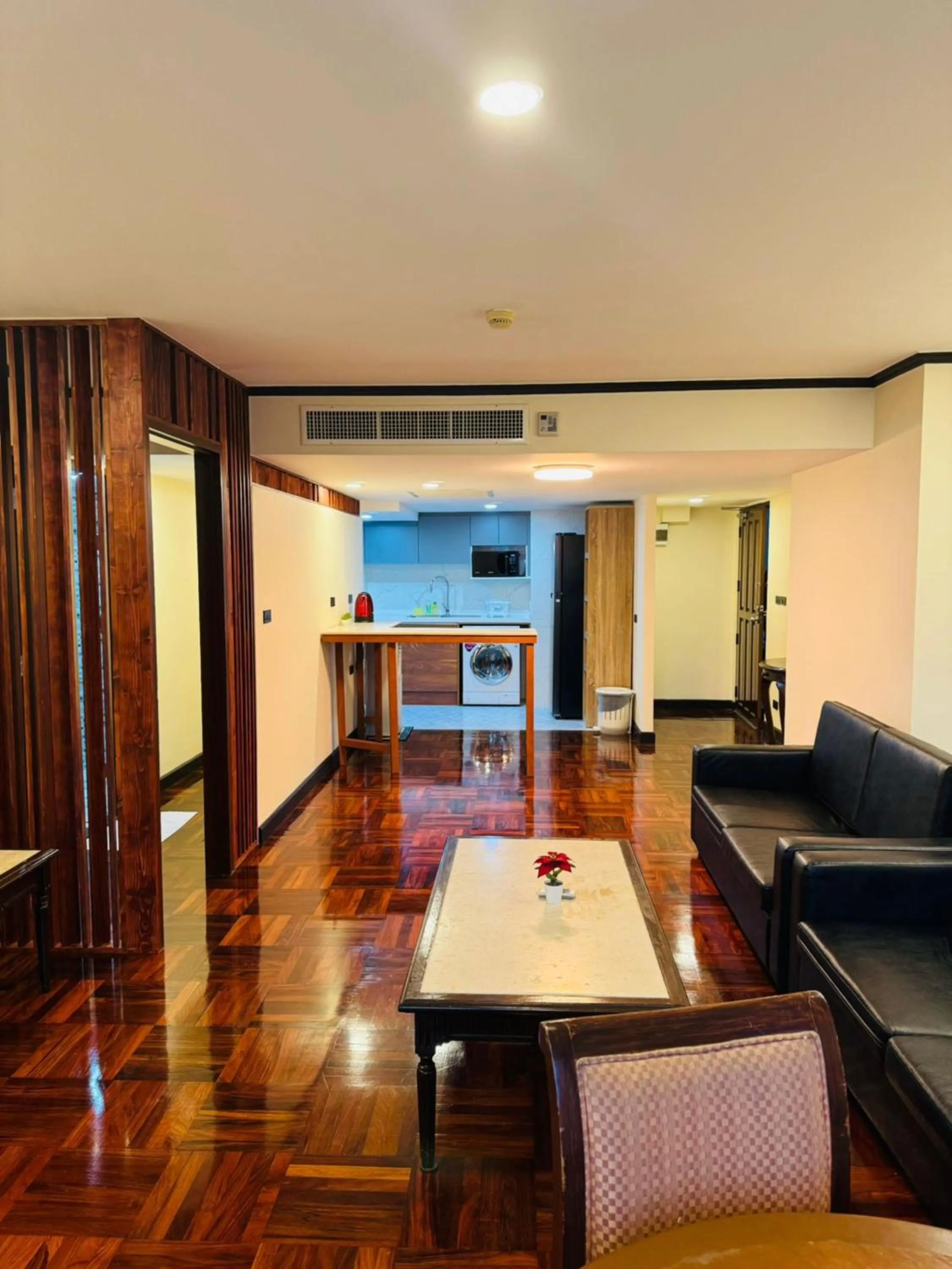 Living room in Omni Tower Sukhumvit Soi 4 Direct Rooms